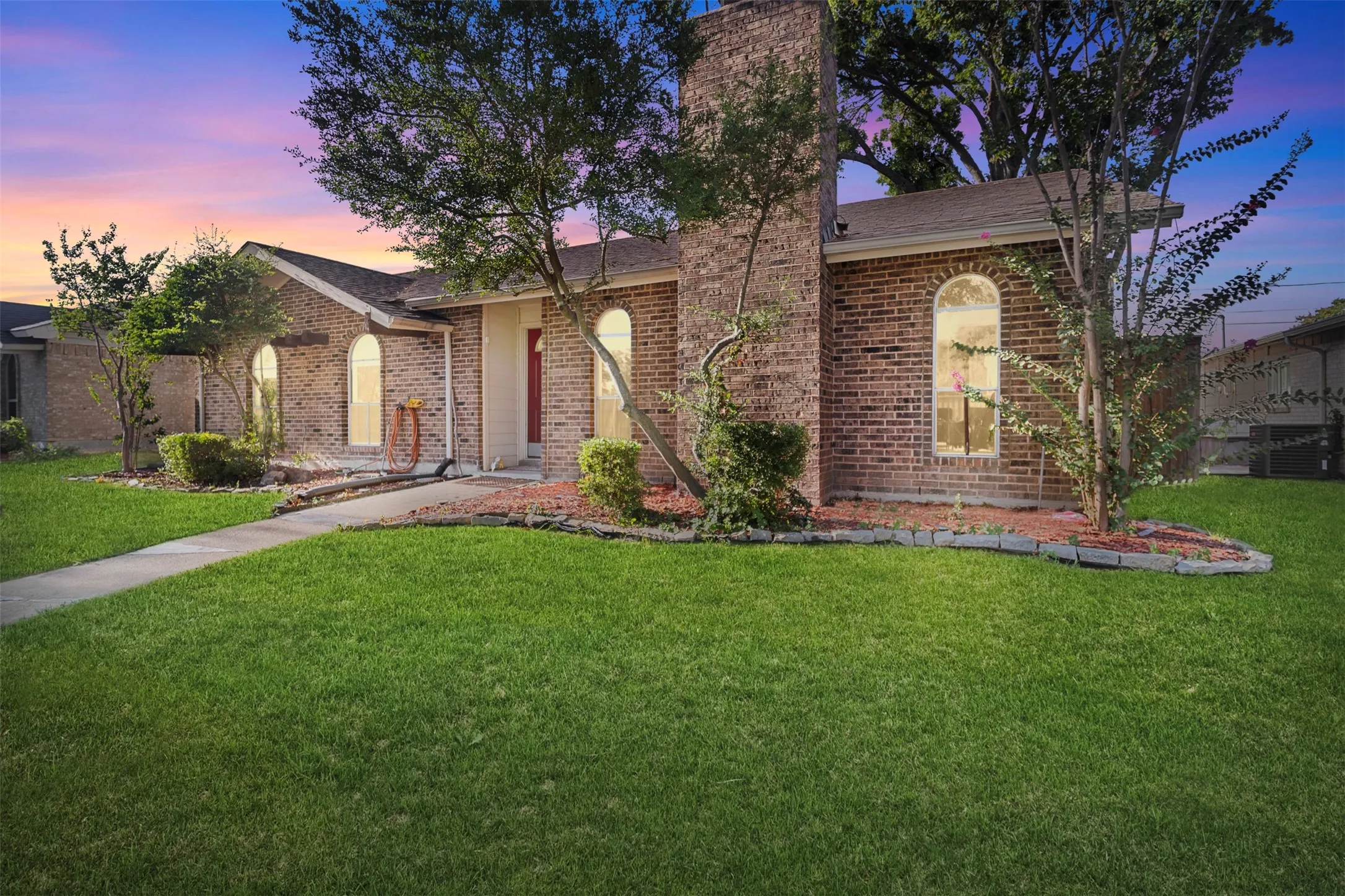 Single Family Residence For Sale in Collin County , 2209 Overglen Drive, Plano, Texas 75074, 3 Bedroom, 2 Bathroom, 2 Garage spaces, 1,444 Sqft, built in 1971, mls#21376845, Real Estate Agent in Plano, Homes For Sale in Collin county, Homes For Sale in Plano, Realtor in Plano Texas, Real Estate Brokerage Independent Realty Texas, Luminita Cordes Realtor