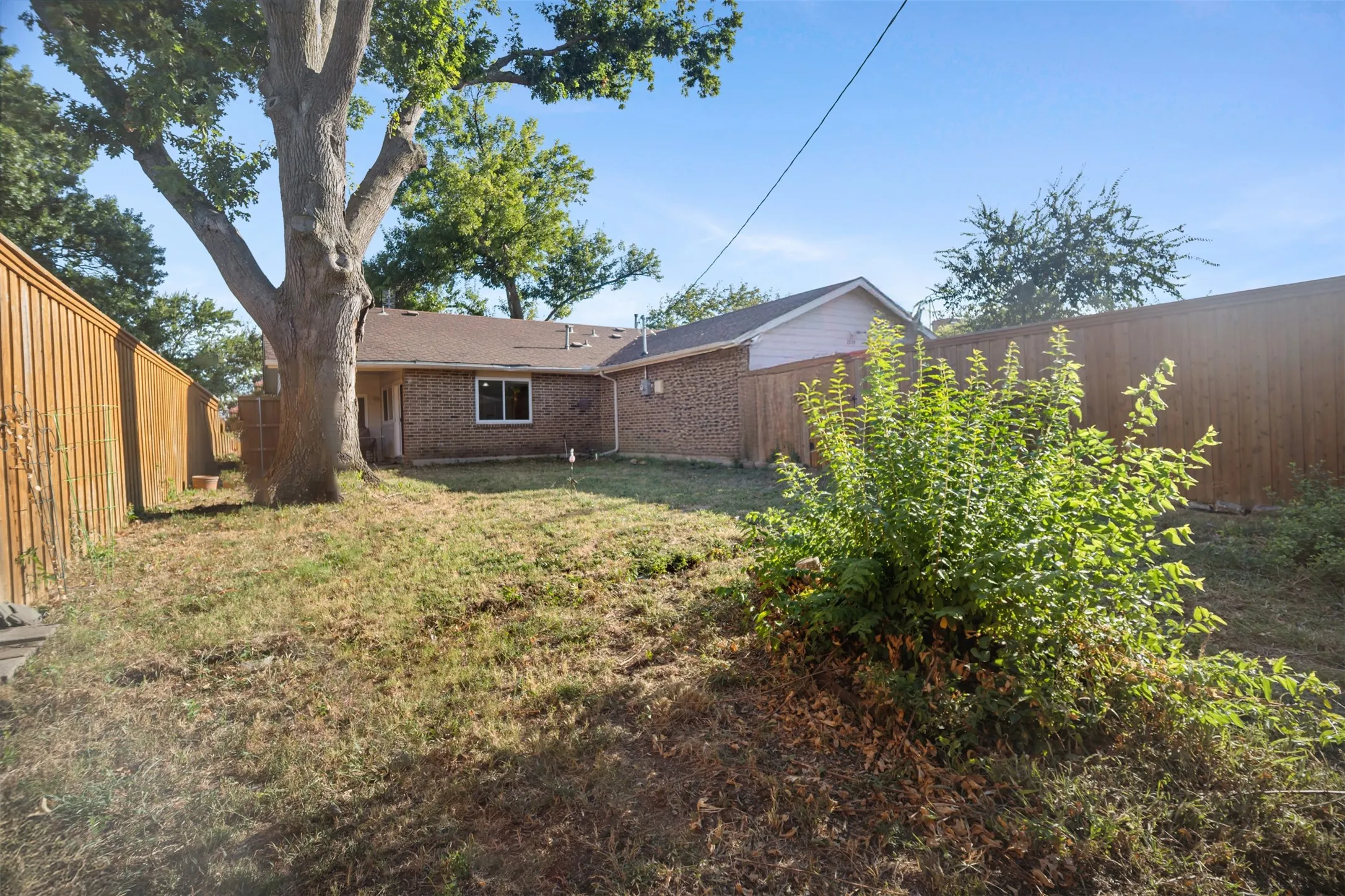 Single Family Residence For Sale in Collin County , 2209 Overglen Drive, Plano, Texas 75074, 3 Bedroom, 2 Bathroom, 2 Garage spaces, 1,444 Sqft, built in 1971, mls#21376845, Real Estate Agent in Plano, Homes For Sale in Collin county, Homes For Sale in Plano, Realtor in Plano Texas, Real Estate Brokerage Independent Realty Texas, Luminita Cordes Realtor