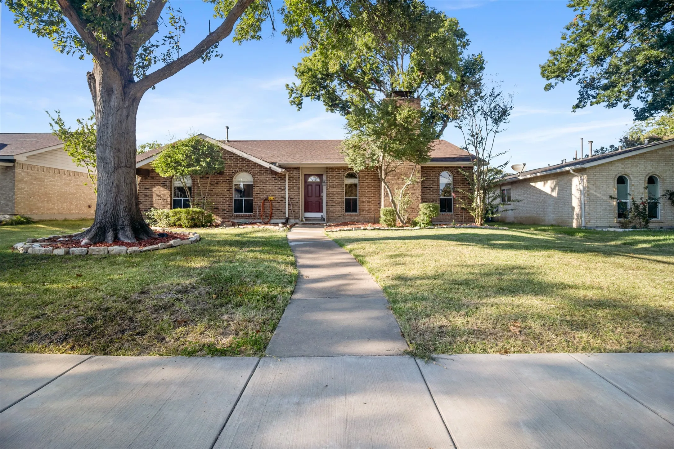 Single Family Residence For Sale in Collin County , 2209 Overglen Drive, Plano, Texas 75074, 3 Bedroom, 2 Bathroom, 2 Garage spaces, 1,444 Sqft, built in 1971, mls#21376845, Real Estate Agent in Plano, Homes For Sale in Collin county, Homes For Sale in Plano, Realtor in Plano Texas, Real Estate Brokerage Independent Realty Texas, Luminita Cordes Realtor