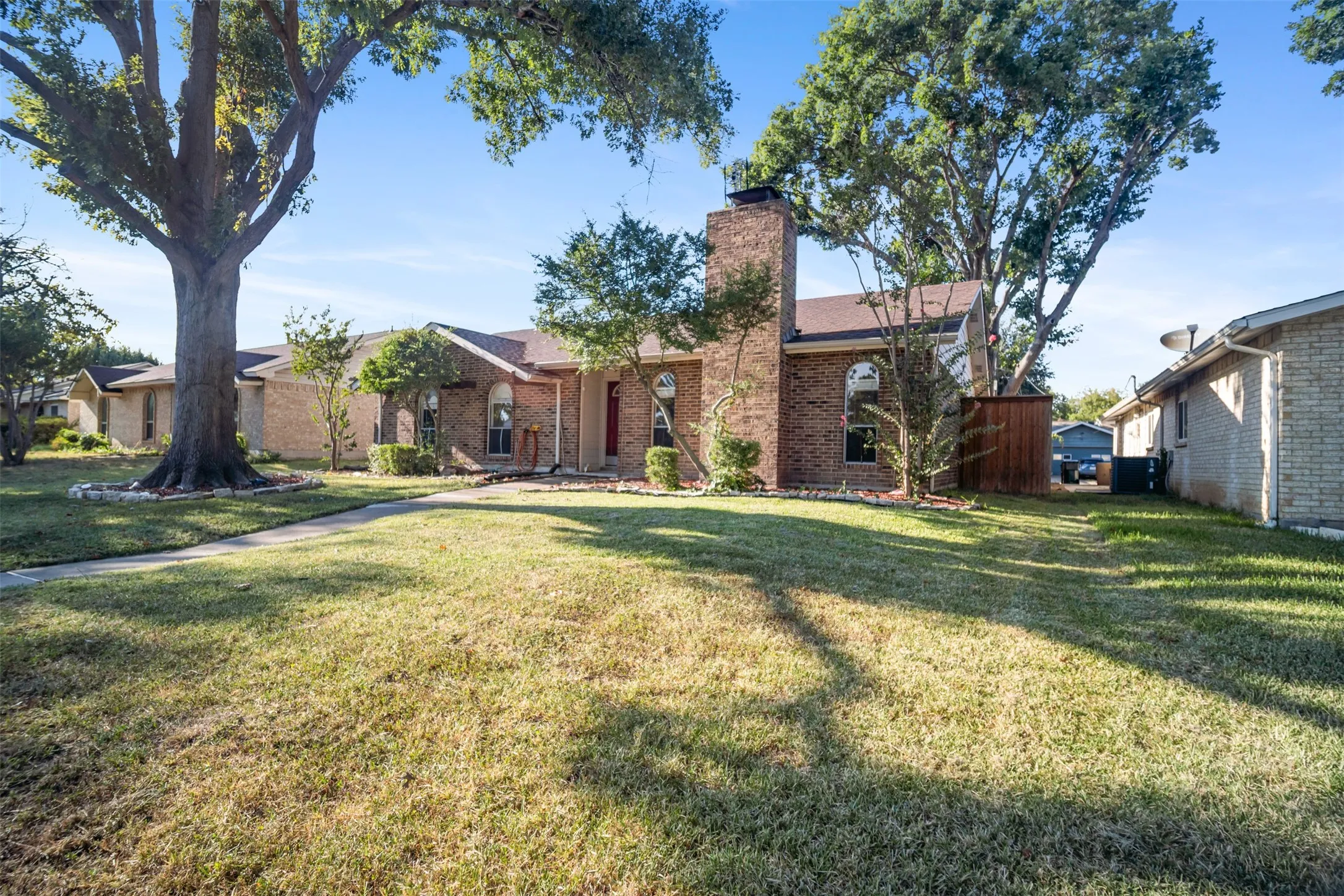 Single Family Residence For Sale in Collin County , 2209 Overglen Drive, Plano, Texas 75074, 3 Bedroom, 2 Bathroom, 2 Garage spaces, 1,444 Sqft, built in 1971, mls#21376845, Real Estate Agent in Plano, Homes For Sale in Collin county, Homes For Sale in Plano, Realtor in Plano Texas, Real Estate Brokerage Independent Realty Texas, Luminita Cordes Realtor