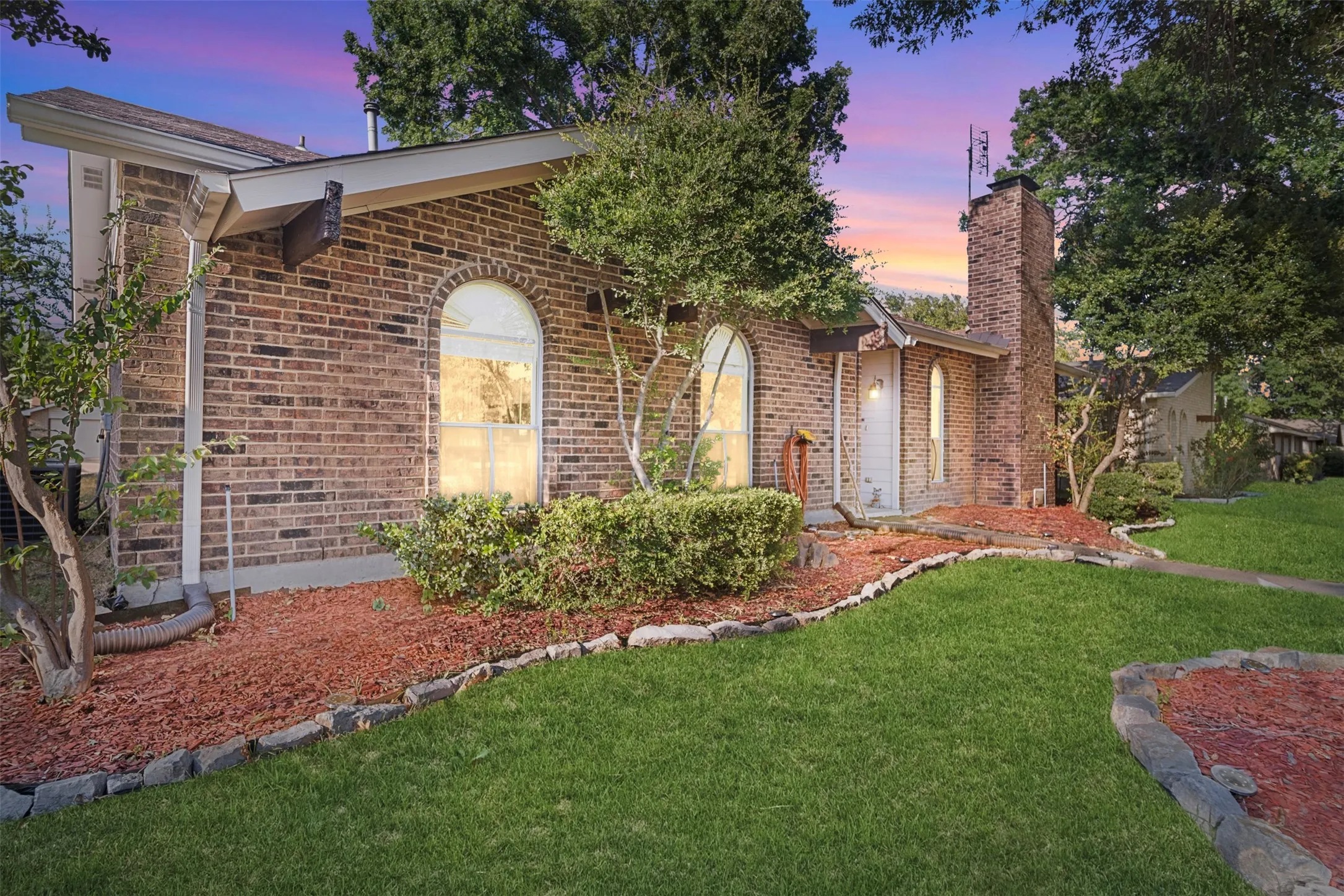 Single Family Residence For Sale in Collin County , 2209 Overglen Drive, Plano, Texas 75074, 3 Bedroom, 2 Bathroom, 2 Garage spaces, 1,444 Sqft, built in 1971, mls#21376845, Real Estate Agent in Plano, Homes For Sale in Collin county, Homes For Sale in Plano, Realtor in Plano Texas, Real Estate Brokerage Independent Realty Texas, Luminita Cordes Realtor
