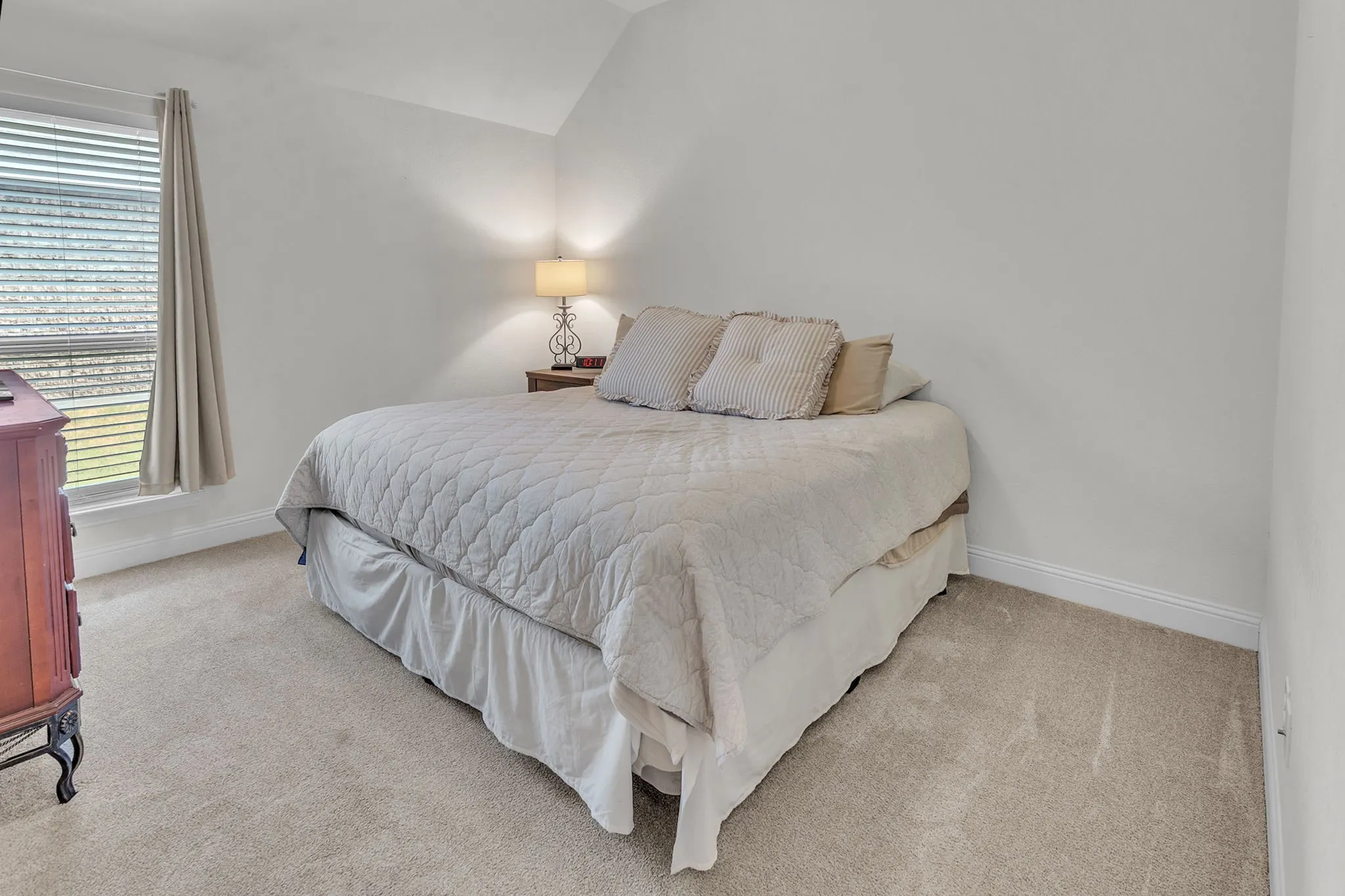 Single Family Residence For Sale in Ellis County , 203 Cambridge Street, Waxahachie, Texas 75165, 3 Bedroom, 2 Bathroom, 2 Garage spaces, 1,788 Sqft, built in 2015, mls#21376782, Real Estate Agent in Waxahachie, Homes For Sale in Ellis county, Homes For Sale in Waxahachie, Realtor in Waxahachie Texas, Real Estate Brokerage Independent Realty Texas, Luminita Cordes Realtor