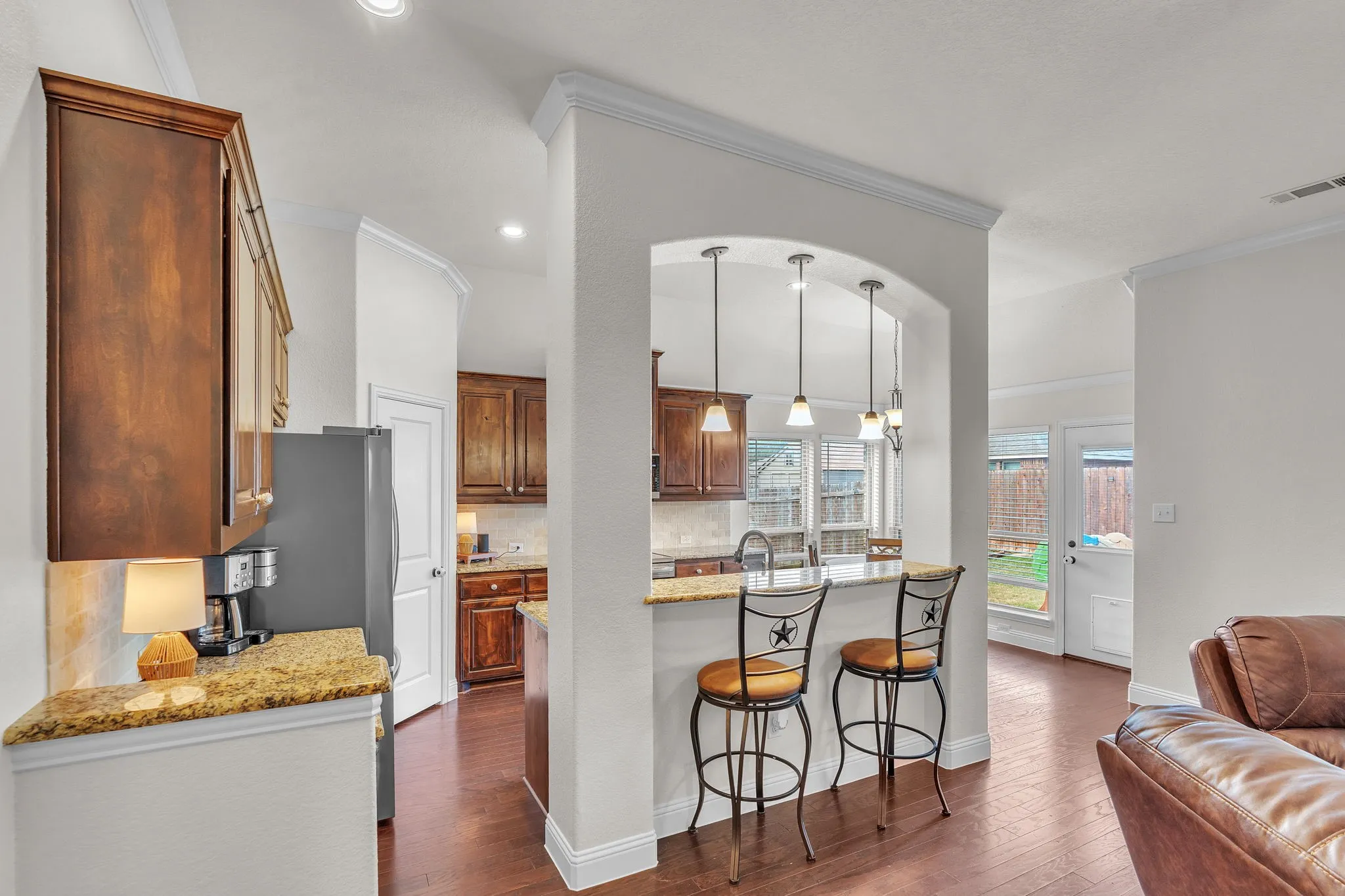 Single Family Residence For Sale in Ellis County , 203 Cambridge Street, Waxahachie, Texas 75165, 3 Bedroom, 2 Bathroom, 2 Garage spaces, 1,788 Sqft, built in 2015, mls#21376782, Real Estate Agent in Waxahachie, Homes For Sale in Ellis county, Homes For Sale in Waxahachie, Realtor in Waxahachie Texas, Real Estate Brokerage Independent Realty Texas, Luminita Cordes Realtor