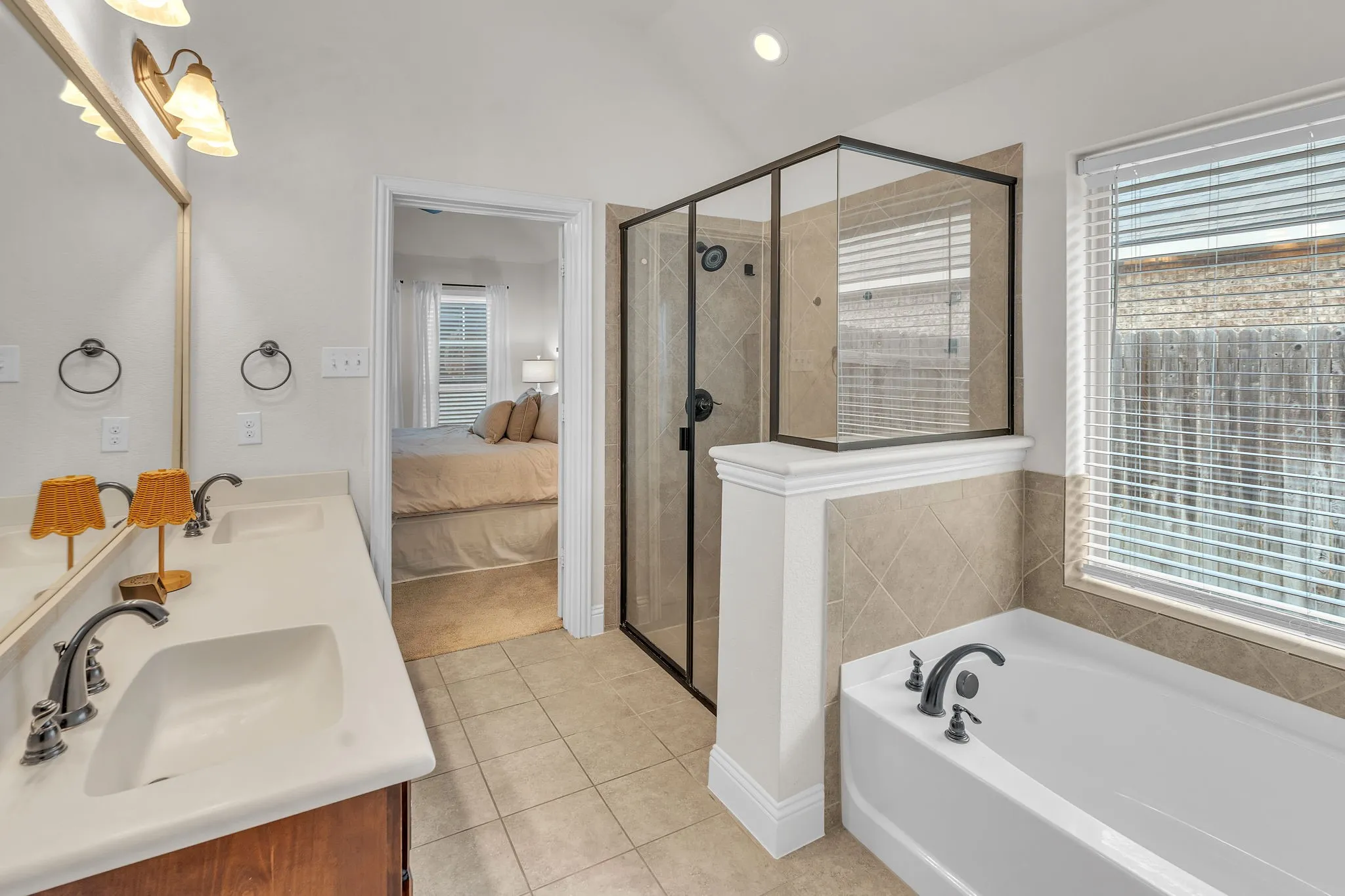 Single Family Residence For Sale in Ellis County , 203 Cambridge Street, Waxahachie, Texas 75165, 3 Bedroom, 2 Bathroom, 2 Garage spaces, 1,788 Sqft, built in 2015, mls#21376782, Real Estate Agent in Waxahachie, Homes For Sale in Ellis county, Homes For Sale in Waxahachie, Realtor in Waxahachie Texas, Real Estate Brokerage Independent Realty Texas, Luminita Cordes Realtor