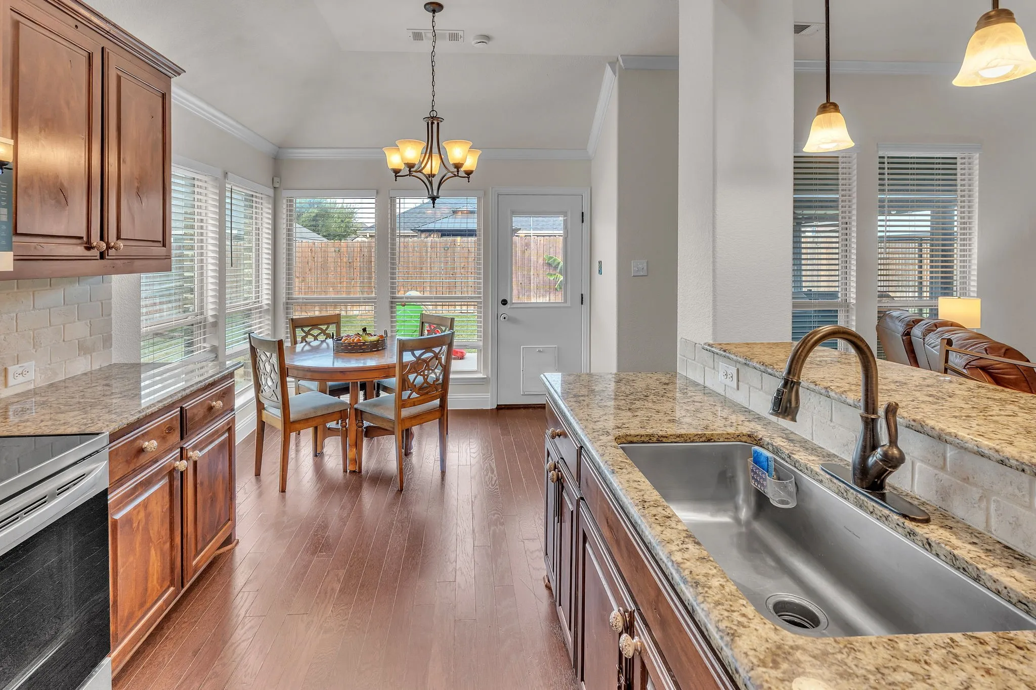 Single Family Residence For Sale in Ellis County , 203 Cambridge Street, Waxahachie, Texas 75165, 3 Bedroom, 2 Bathroom, 2 Garage spaces, 1,788 Sqft, built in 2015, mls#21376782, Real Estate Agent in Waxahachie, Homes For Sale in Ellis county, Homes For Sale in Waxahachie, Realtor in Waxahachie Texas, Real Estate Brokerage Independent Realty Texas, Luminita Cordes Realtor