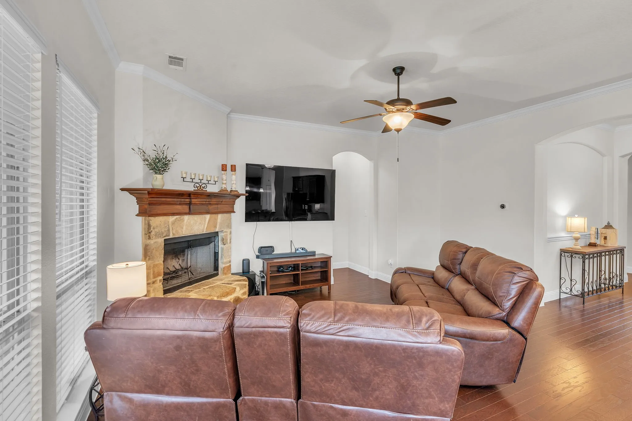 Single Family Residence For Sale in Ellis County , 203 Cambridge Street, Waxahachie, Texas 75165, 3 Bedroom, 2 Bathroom, 2 Garage spaces, 1,788 Sqft, built in 2015, mls#21376782, Real Estate Agent in Waxahachie, Homes For Sale in Ellis county, Homes For Sale in Waxahachie, Realtor in Waxahachie Texas, Real Estate Brokerage Independent Realty Texas, Luminita Cordes Realtor