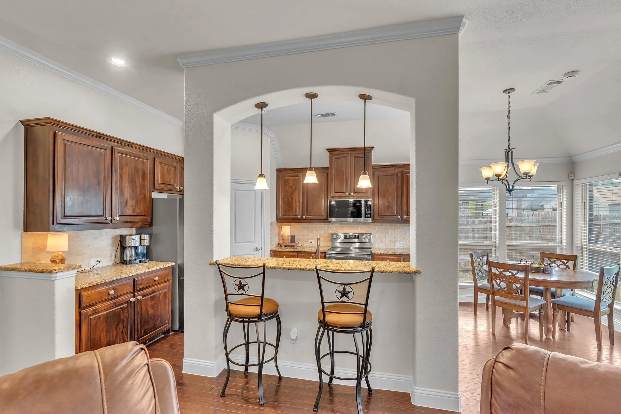 Single Family Residence For Sale in Ellis County , 203 Cambridge Street, Waxahachie, Texas 75165, 3 Bedroom, 2 Bathroom, 2 Garage spaces, 1,788 Sqft, built in 2015, mls#21376782, Real Estate Agent in Waxahachie, Homes For Sale in Ellis county, Homes For Sale in Waxahachie, Realtor in Waxahachie Texas, Real Estate Brokerage Independent Realty Texas, Luminita Cordes Realtor