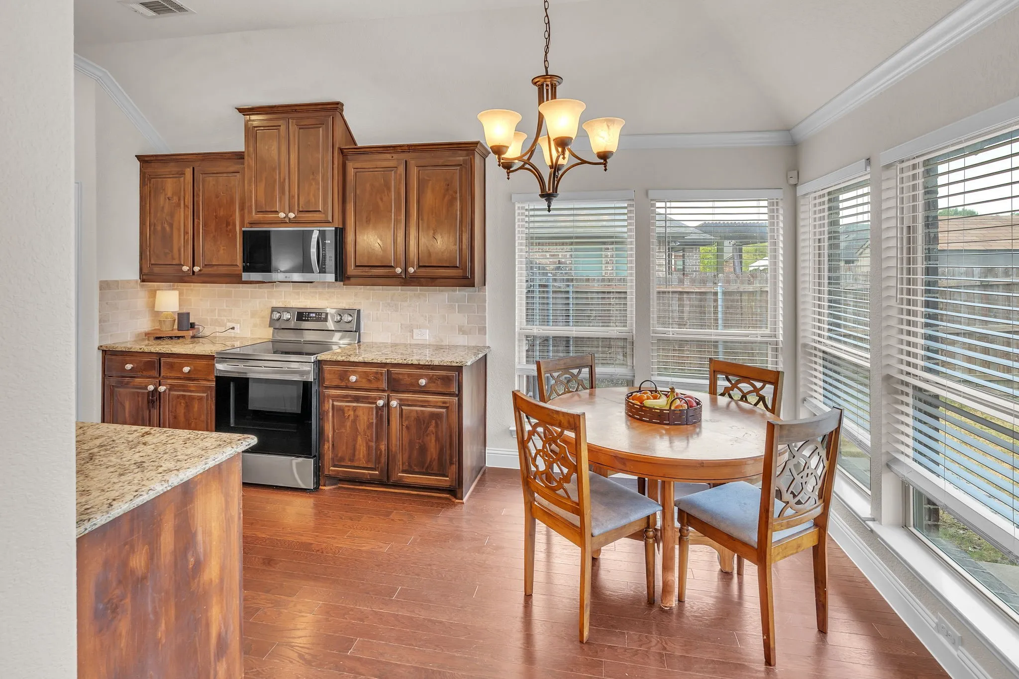 Single Family Residence For Sale in Ellis County , 203 Cambridge Street, Waxahachie, Texas 75165, 3 Bedroom, 2 Bathroom, 2 Garage spaces, 1,788 Sqft, built in 2015, mls#21376782, Real Estate Agent in Waxahachie, Homes For Sale in Ellis county, Homes For Sale in Waxahachie, Realtor in Waxahachie Texas, Real Estate Brokerage Independent Realty Texas, Luminita Cordes Realtor