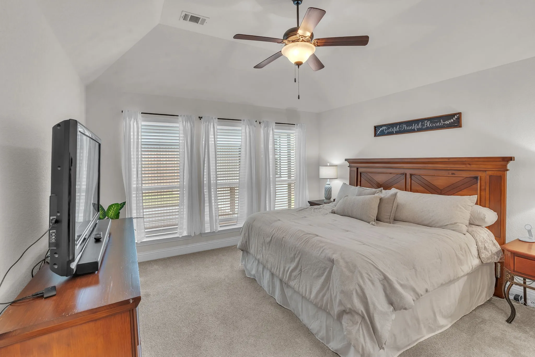 Single Family Residence For Sale in Ellis County , 203 Cambridge Street, Waxahachie, Texas 75165, 3 Bedroom, 2 Bathroom, 2 Garage spaces, 1,788 Sqft, built in 2015, mls#21376782, Real Estate Agent in Waxahachie, Homes For Sale in Ellis county, Homes For Sale in Waxahachie, Realtor in Waxahachie Texas, Real Estate Brokerage Independent Realty Texas, Luminita Cordes Realtor