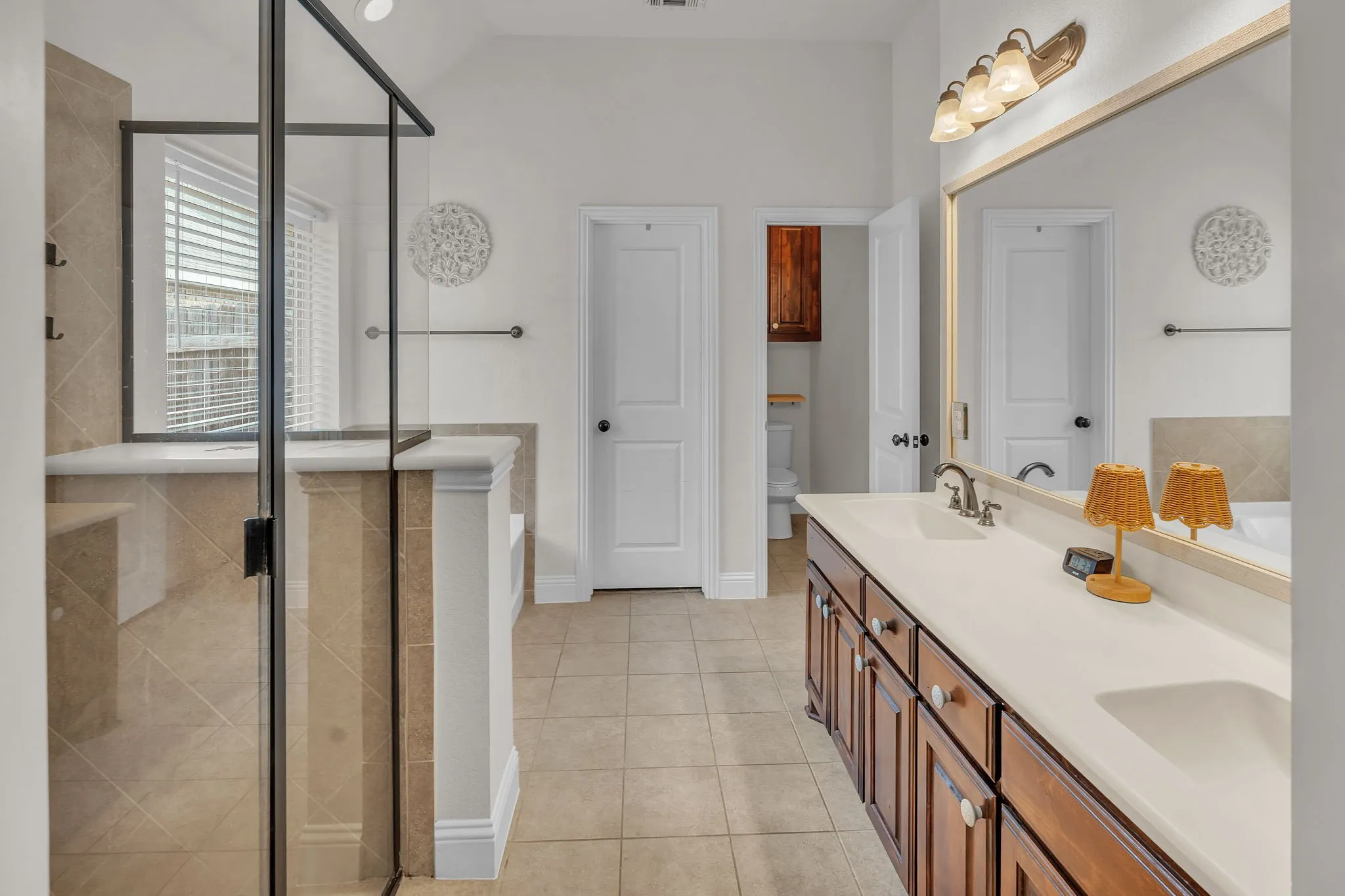 Single Family Residence For Sale in Ellis County , 203 Cambridge Street, Waxahachie, Texas 75165, 3 Bedroom, 2 Bathroom, 2 Garage spaces, 1,788 Sqft, built in 2015, mls#21376782, Real Estate Agent in Waxahachie, Homes For Sale in Ellis county, Homes For Sale in Waxahachie, Realtor in Waxahachie Texas, Real Estate Brokerage Independent Realty Texas, Luminita Cordes Realtor