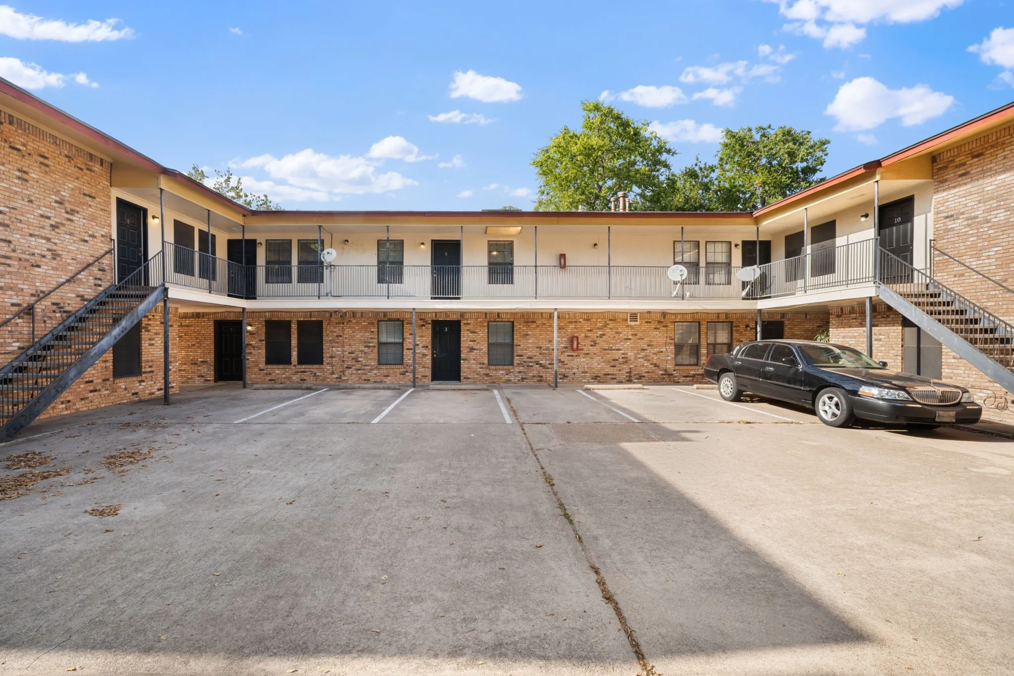 Single Family Residence For Rent in Denton County , 1108 N Elm Street 3, Denton, Texas 76201, 2 Bedroom, 1 Bathroom, Garage spaces, 850 Sqft, built in 1968, mls#21364378, Real Estate Agent in Denton, Homes For Rent in Denton county, Homes For Rent in Denton, Realtor in Denton Texas, Real Estate Brokerage Independent Realty Texas, Luminita Cordes Realtor