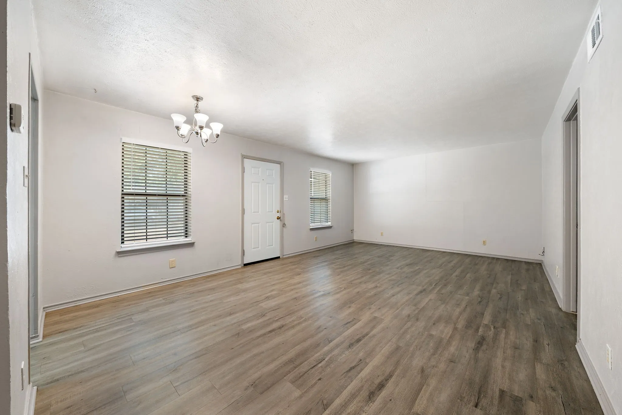 Single Family Residence For Rent in Denton County , 1108 N Elm Street 3, Denton, Texas 76201, 2 Bedroom, 1 Bathroom, Garage spaces, 850 Sqft, built in 1968, mls#21364378, Real Estate Agent in Denton, Homes For Rent in Denton county, Homes For Rent in Denton, Realtor in Denton Texas, Real Estate Brokerage Independent Realty Texas, Luminita Cordes Realtor