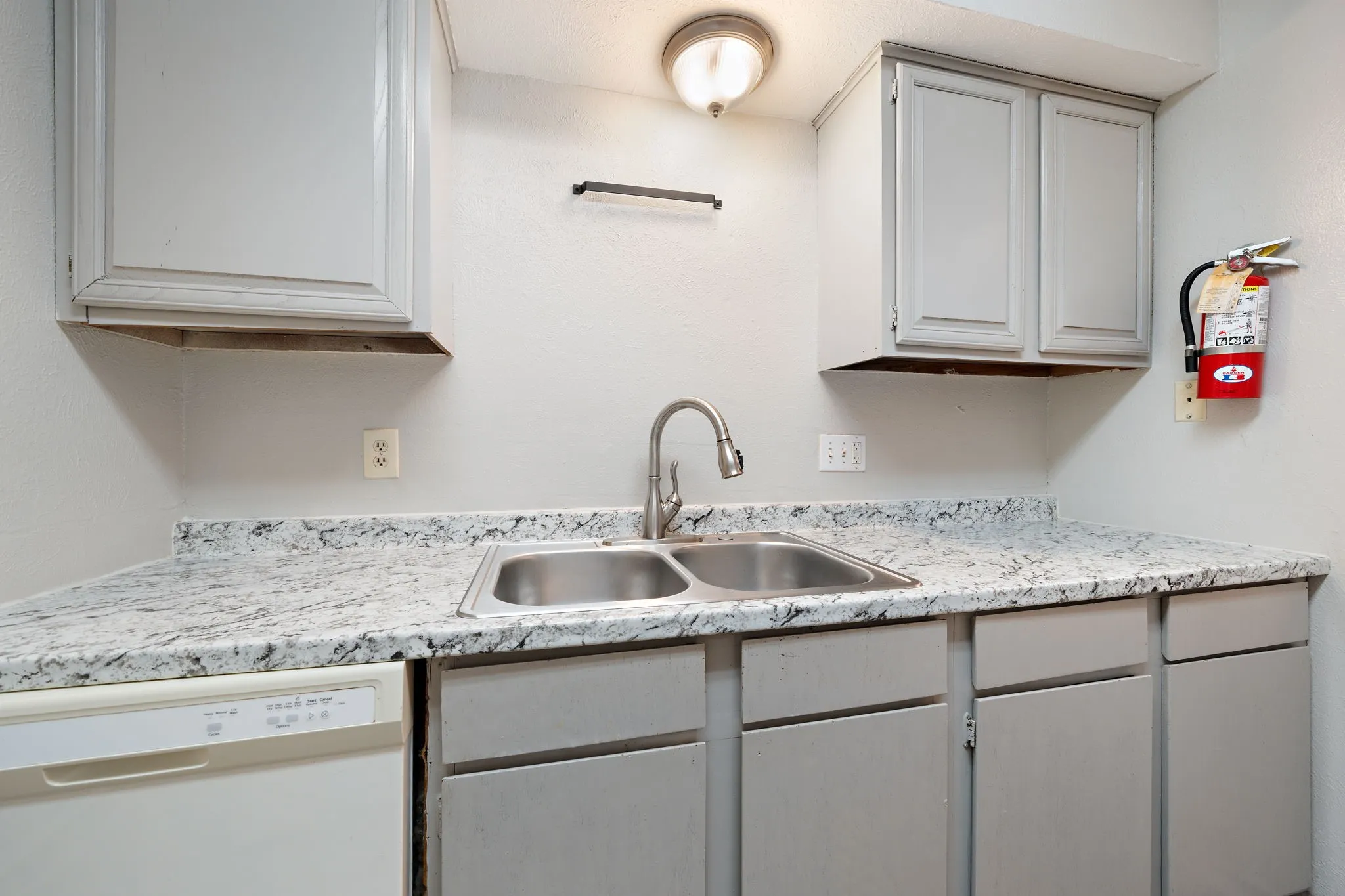 Single Family Residence For Rent in Denton County , 1108 N Elm Street 3, Denton, Texas 76201, 2 Bedroom, 1 Bathroom, Garage spaces, 850 Sqft, built in 1968, mls#21364378, Real Estate Agent in Denton, Homes For Rent in Denton county, Homes For Rent in Denton, Realtor in Denton Texas, Real Estate Brokerage Independent Realty Texas, Luminita Cordes Realtor