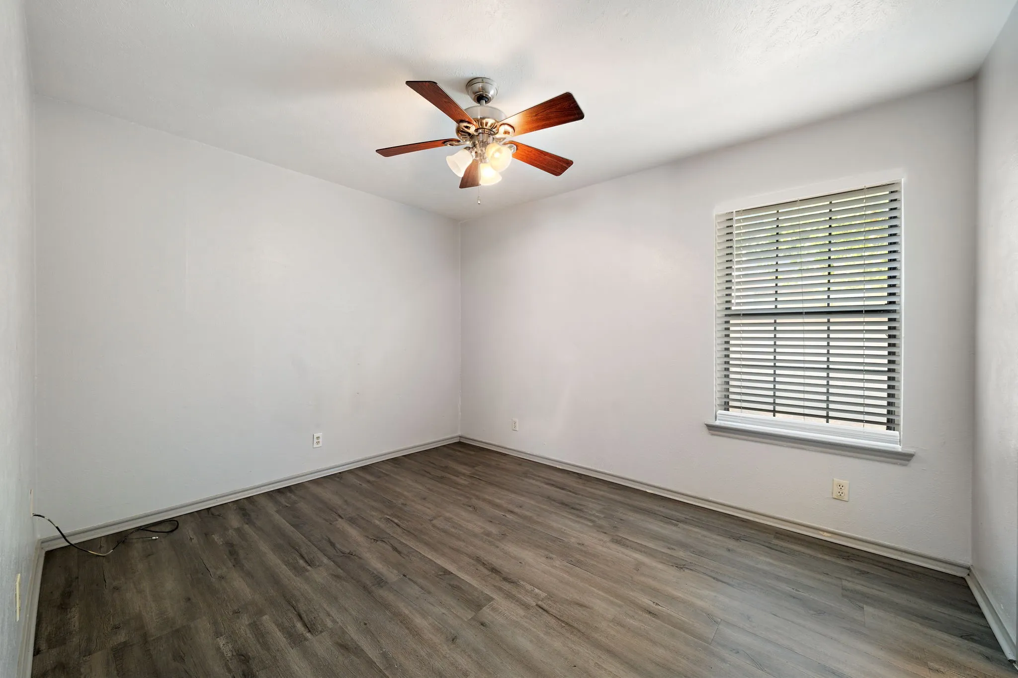 Single Family Residence For Rent in Denton County , 1108 N Elm Street 3, Denton, Texas 76201, 2 Bedroom, 1 Bathroom, Garage spaces, 850 Sqft, built in 1968, mls#21364378, Real Estate Agent in Denton, Homes For Rent in Denton county, Homes For Rent in Denton, Realtor in Denton Texas, Real Estate Brokerage Independent Realty Texas, Luminita Cordes Realtor