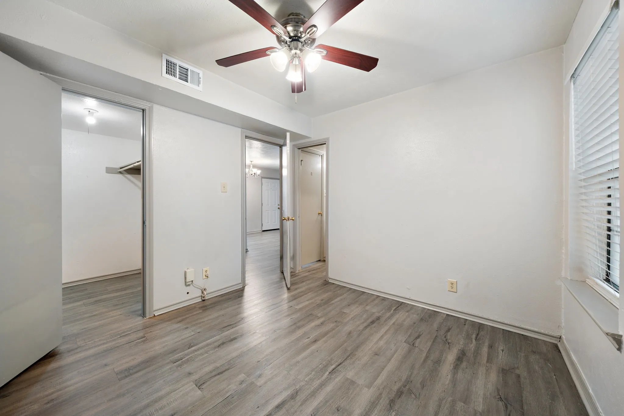 Single Family Residence For Rent in Denton County , 1108 N Elm Street 3, Denton, Texas 76201, 2 Bedroom, 1 Bathroom, Garage spaces, 850 Sqft, built in 1968, mls#21364378, Real Estate Agent in Denton, Homes For Rent in Denton county, Homes For Rent in Denton, Realtor in Denton Texas, Real Estate Brokerage Independent Realty Texas, Luminita Cordes Realtor