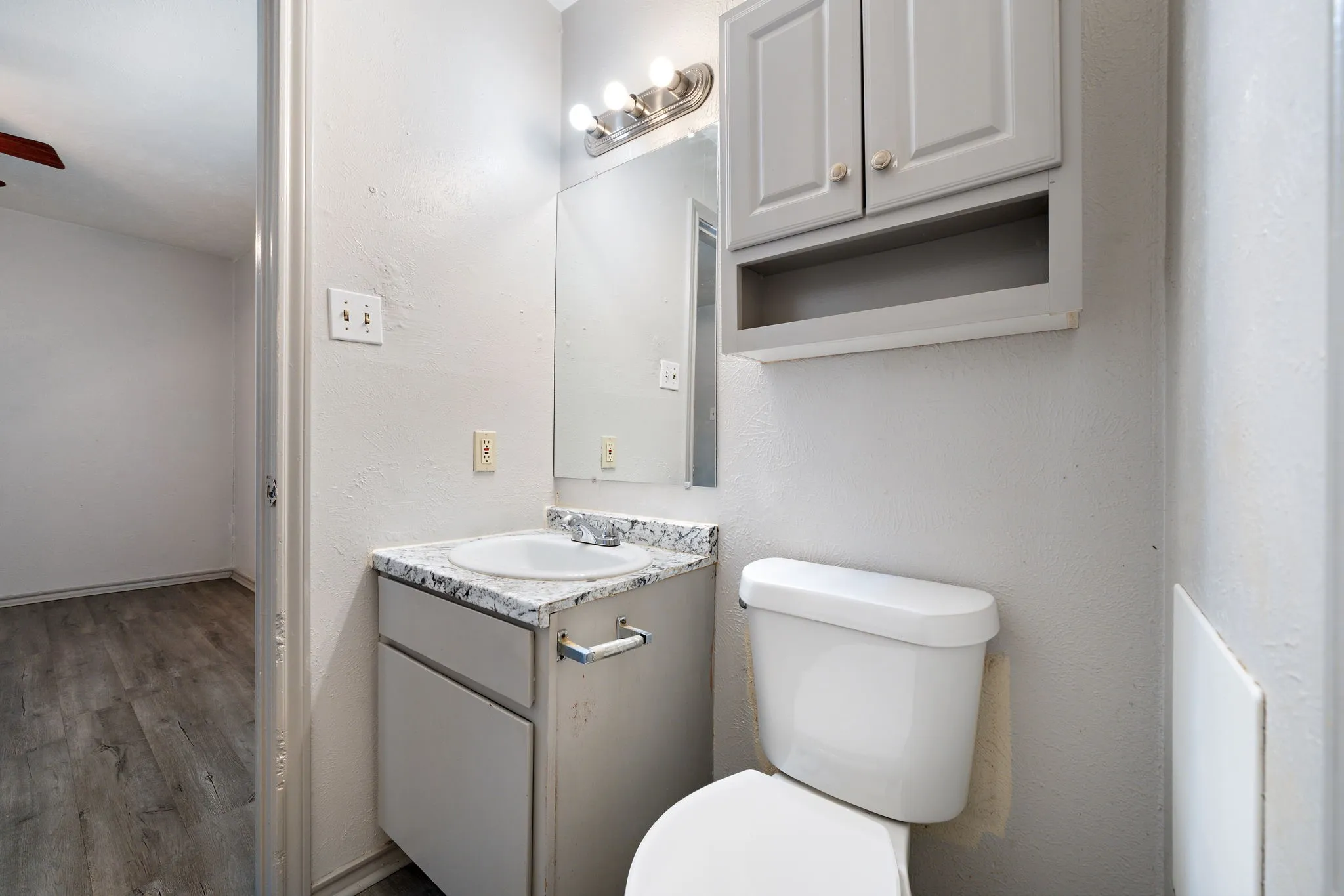 Single Family Residence For Rent in Denton County , 1108 N Elm Street 3, Denton, Texas 76201, 2 Bedroom, 1 Bathroom, Garage spaces, 850 Sqft, built in 1968, mls#21364378, Real Estate Agent in Denton, Homes For Rent in Denton county, Homes For Rent in Denton, Realtor in Denton Texas, Real Estate Brokerage Independent Realty Texas, Luminita Cordes Realtor