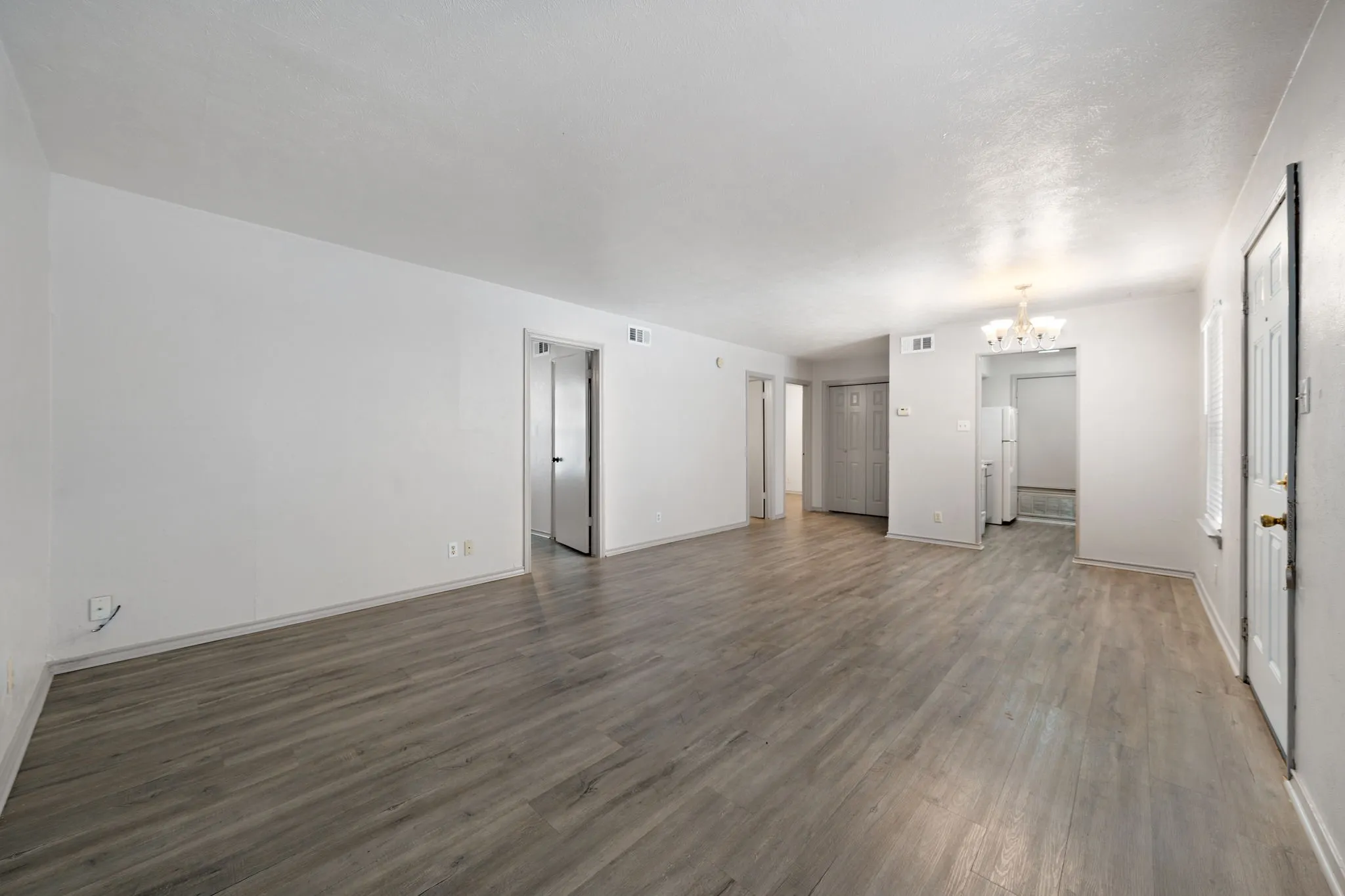 Single Family Residence For Rent in Denton County , 1108 N Elm Street 3, Denton, Texas 76201, 2 Bedroom, 1 Bathroom, Garage spaces, 850 Sqft, built in 1968, mls#21364378, Real Estate Agent in Denton, Homes For Rent in Denton county, Homes For Rent in Denton, Realtor in Denton Texas, Real Estate Brokerage Independent Realty Texas, Luminita Cordes Realtor