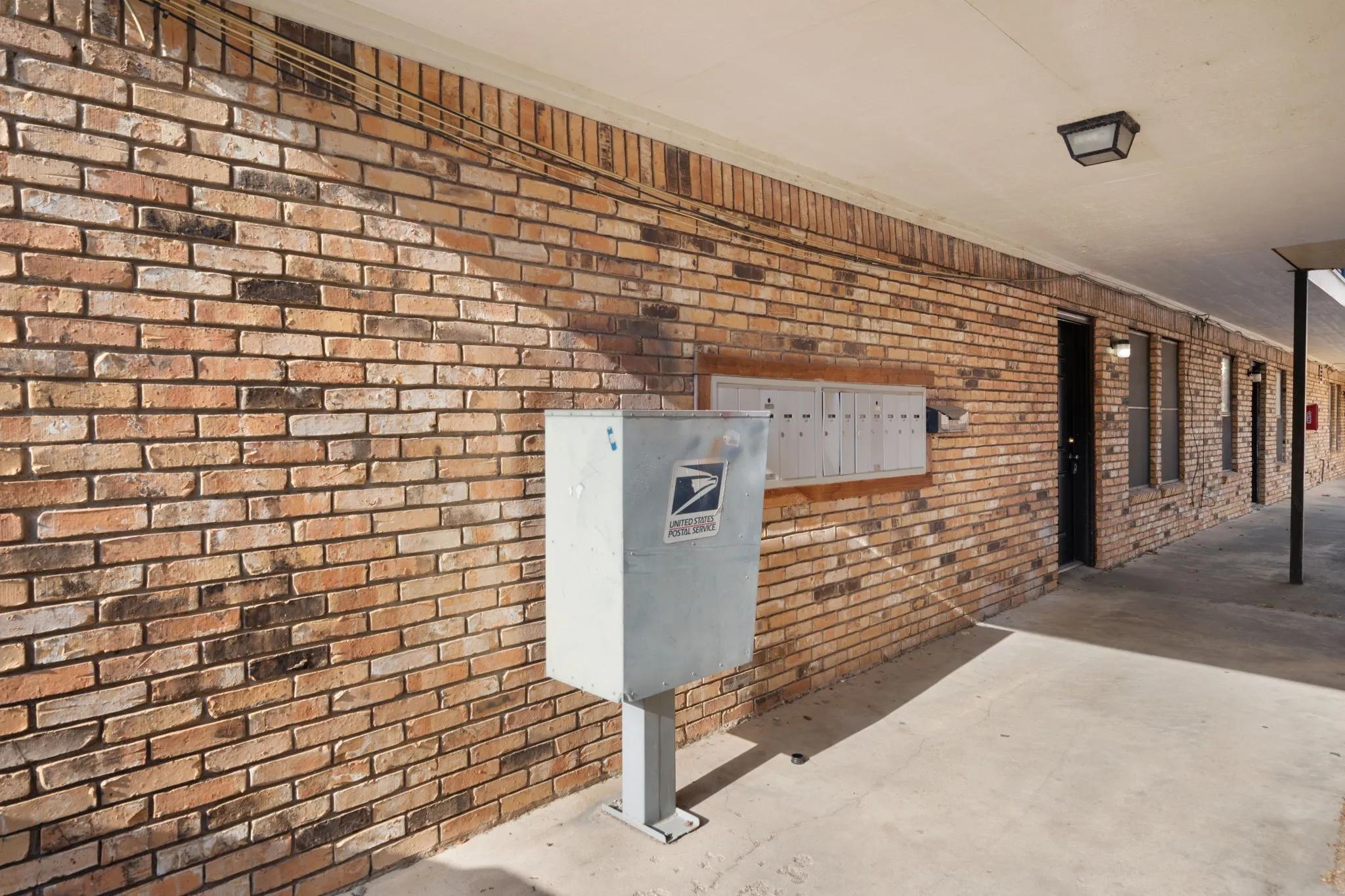 Single Family Residence For Rent in Denton County , 1108 N Elm Street 3, Denton, Texas 76201, 2 Bedroom, 1 Bathroom, Garage spaces, 850 Sqft, built in 1968, mls#21364378, Real Estate Agent in Denton, Homes For Rent in Denton county, Homes For Rent in Denton, Realtor in Denton Texas, Real Estate Brokerage Independent Realty Texas, Luminita Cordes Realtor