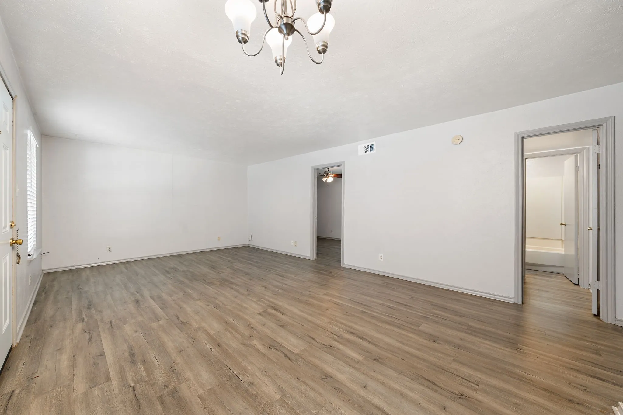 Single Family Residence For Rent in Denton County , 1108 N Elm Street 3, Denton, Texas 76201, 2 Bedroom, 1 Bathroom, Garage spaces, 850 Sqft, built in 1968, mls#21364378, Real Estate Agent in Denton, Homes For Rent in Denton county, Homes For Rent in Denton, Realtor in Denton Texas, Real Estate Brokerage Independent Realty Texas, Luminita Cordes Realtor