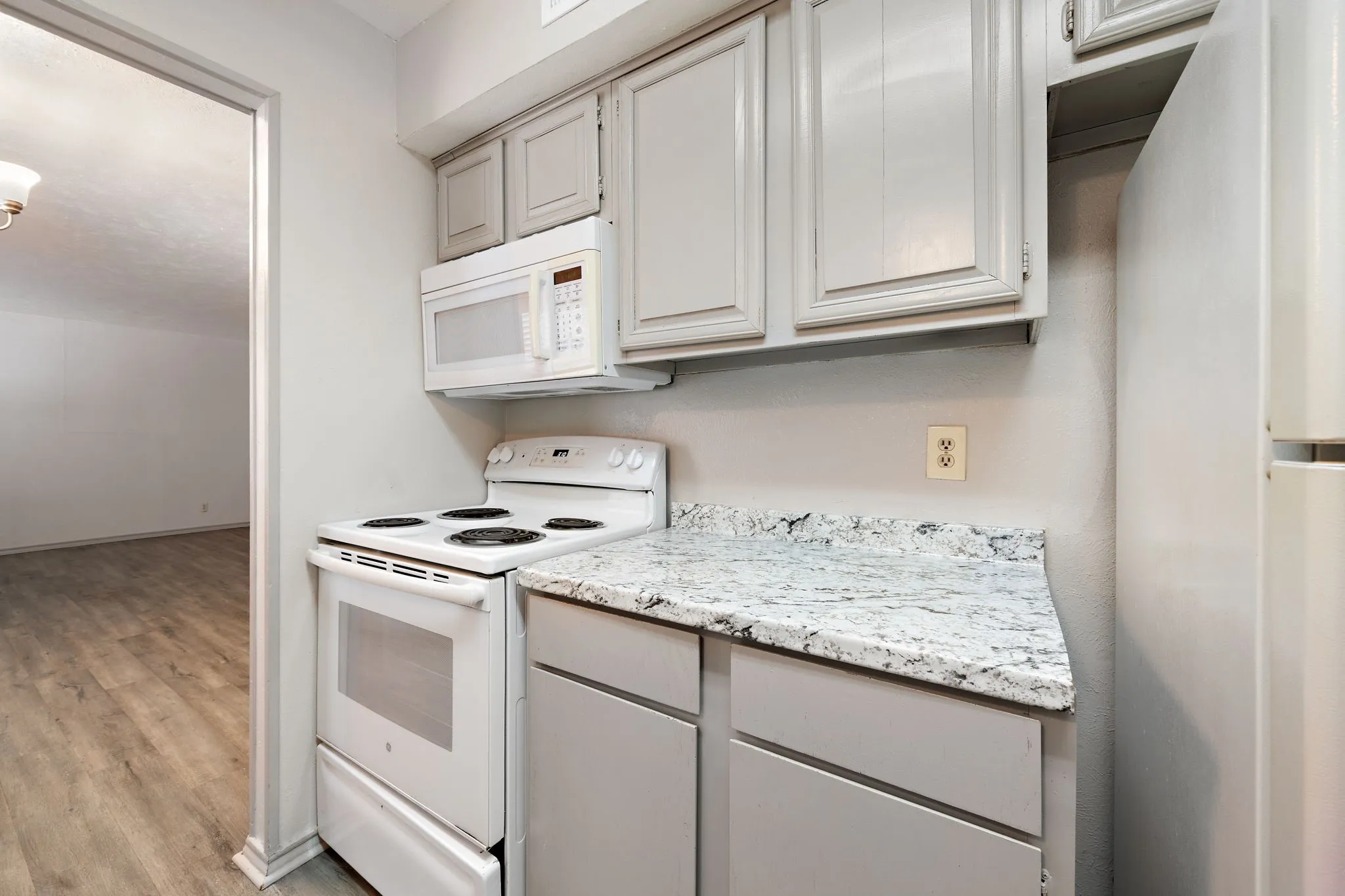 Single Family Residence For Rent in Denton County , 1108 N Elm Street 3, Denton, Texas 76201, 2 Bedroom, 1 Bathroom, Garage spaces, 850 Sqft, built in 1968, mls#21364378, Real Estate Agent in Denton, Homes For Rent in Denton county, Homes For Rent in Denton, Realtor in Denton Texas, Real Estate Brokerage Independent Realty Texas, Luminita Cordes Realtor