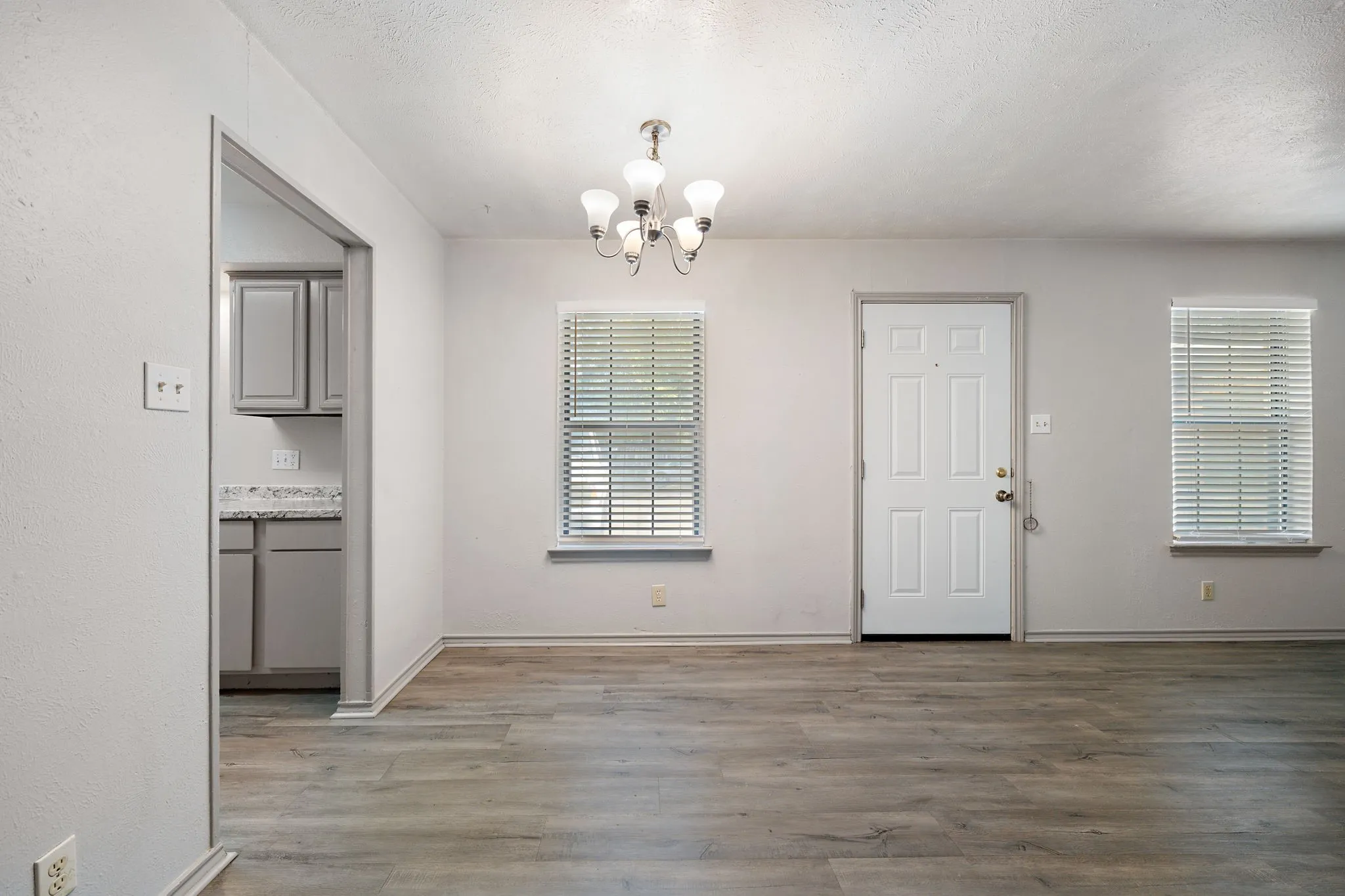 Single Family Residence For Rent in Denton County , 1108 N Elm Street 3, Denton, Texas 76201, 2 Bedroom, 1 Bathroom, Garage spaces, 850 Sqft, built in 1968, mls#21364378, Real Estate Agent in Denton, Homes For Rent in Denton county, Homes For Rent in Denton, Realtor in Denton Texas, Real Estate Brokerage Independent Realty Texas, Luminita Cordes Realtor