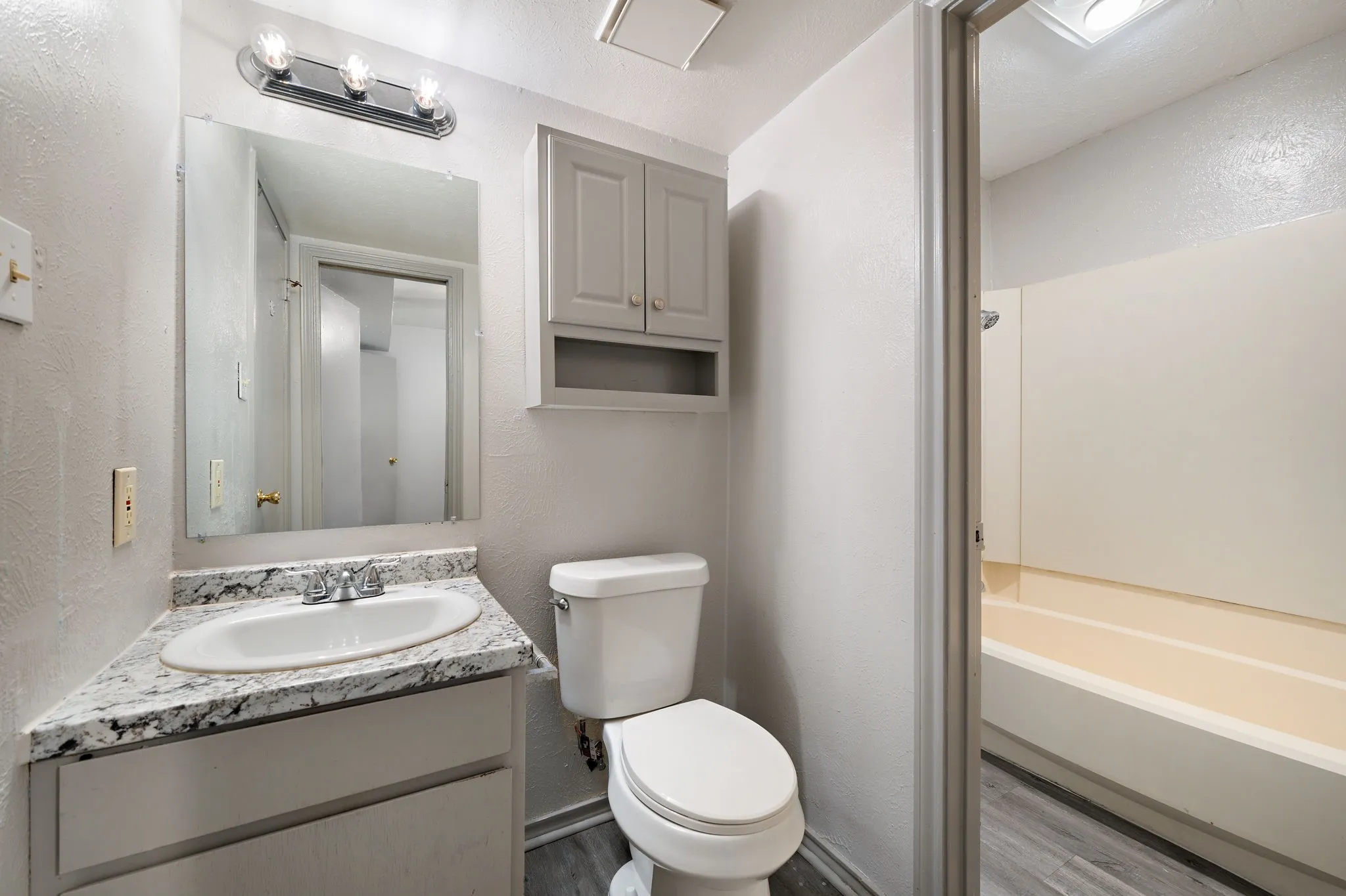 Single Family Residence For Rent in Denton County , 1108 N Elm Street 3, Denton, Texas 76201, 2 Bedroom, 1 Bathroom, Garage spaces, 850 Sqft, built in 1968, mls#21364378, Real Estate Agent in Denton, Homes For Rent in Denton county, Homes For Rent in Denton, Realtor in Denton Texas, Real Estate Brokerage Independent Realty Texas, Luminita Cordes Realtor