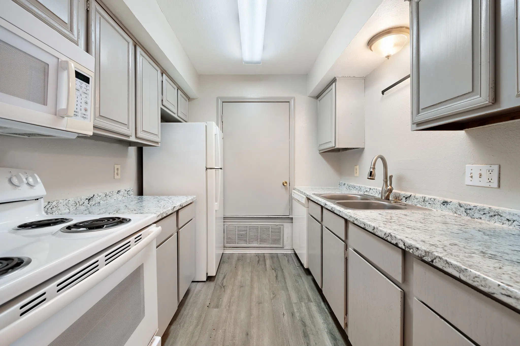 Single Family Residence For Rent in Denton County , 1108 N Elm Street 3, Denton, Texas 76201, 2 Bedroom, 1 Bathroom, Garage spaces, 850 Sqft, built in 1968, mls#21364378, Real Estate Agent in Denton, Homes For Rent in Denton county, Homes For Rent in Denton, Realtor in Denton Texas, Real Estate Brokerage Independent Realty Texas, Luminita Cordes Realtor