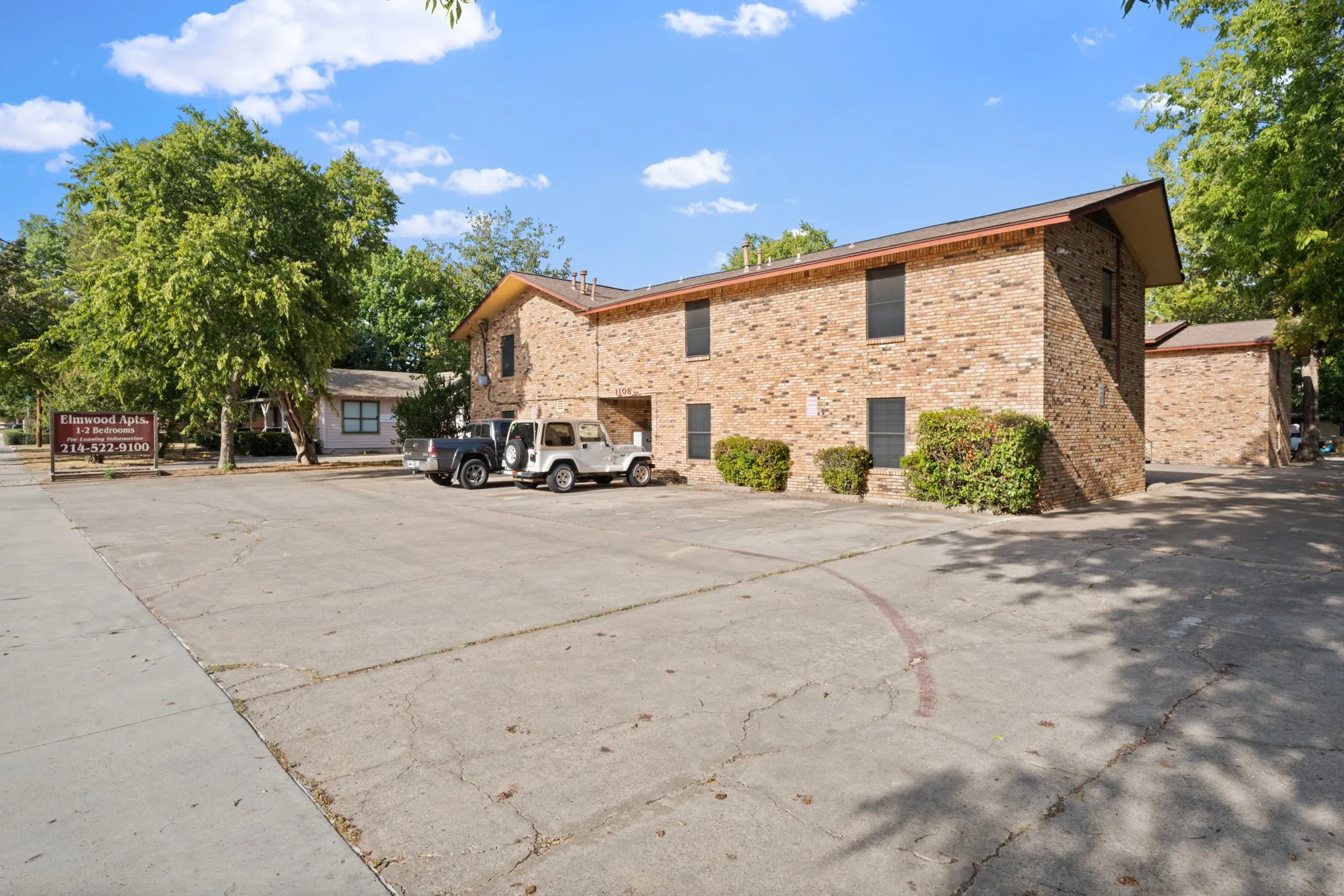 Single Family Residence For Rent in Denton County , 1108 N Elm Street 3, Denton, Texas 76201, 2 Bedroom, 1 Bathroom, Garage spaces, 850 Sqft, built in 1968, mls#21364378, Real Estate Agent in Denton, Homes For Rent in Denton county, Homes For Rent in Denton, Realtor in Denton Texas, Real Estate Brokerage Independent Realty Texas, Luminita Cordes Realtor