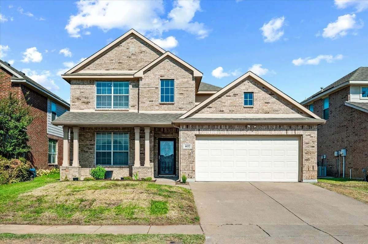 Single Family Residence For Sale in Tarrant County , 4432 Rush River Trail, Fort Worth, Texas 76123, 3 Bedroom, 3 Bathroom, 2 Garage spaces, 2,420 Sqft, built in 2005, mls#21376344, Real Estate Agent in Fort Worth, Homes For Sale in Tarrant county, Homes For Sale in Fort Worth, Realtor in Fort Worth Texas, Real Estate Brokerage Independent Realty Texas, Luminita Cordes Realtor