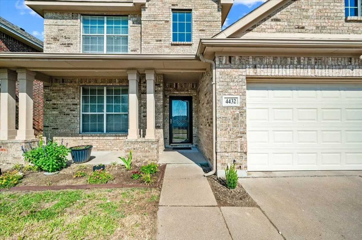 Single Family Residence For Sale in Tarrant County , 4432 Rush River Trail, Fort Worth, Texas 76123, 3 Bedroom, 3 Bathroom, 2 Garage spaces, 2,420 Sqft, built in 2005, mls#21376344, Real Estate Agent in Fort Worth, Homes For Sale in Tarrant county, Homes For Sale in Fort Worth, Realtor in Fort Worth Texas, Real Estate Brokerage Independent Realty Texas, Luminita Cordes Realtor