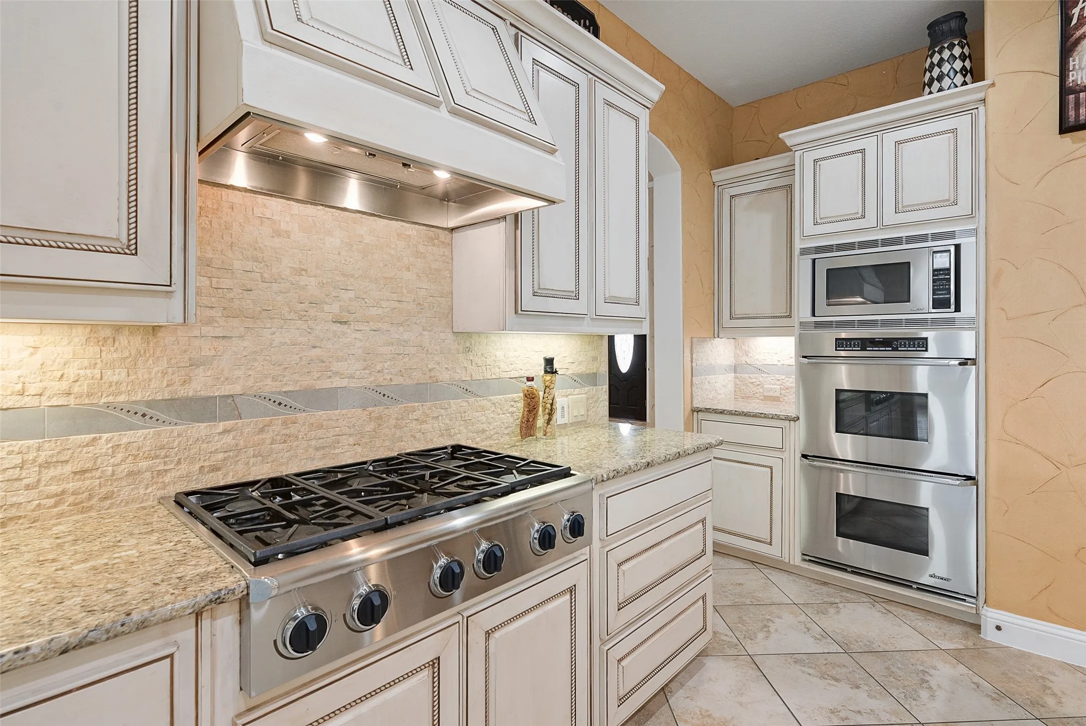 Single Family Residence For Sale in Tarrant County , 409 Silverado Trail, Keller, Texas 76248, 4 Bedroom, 5 Bathroom, 2 Garage spaces, 5,153 Sqft, built in 2007, mls#21374744, Real Estate Agent in Keller, Homes For Sale in Tarrant county, Homes For Sale in Keller, Realtor in Keller Texas, Real Estate Brokerage Independent Realty Texas, Luminita Cordes Realtor