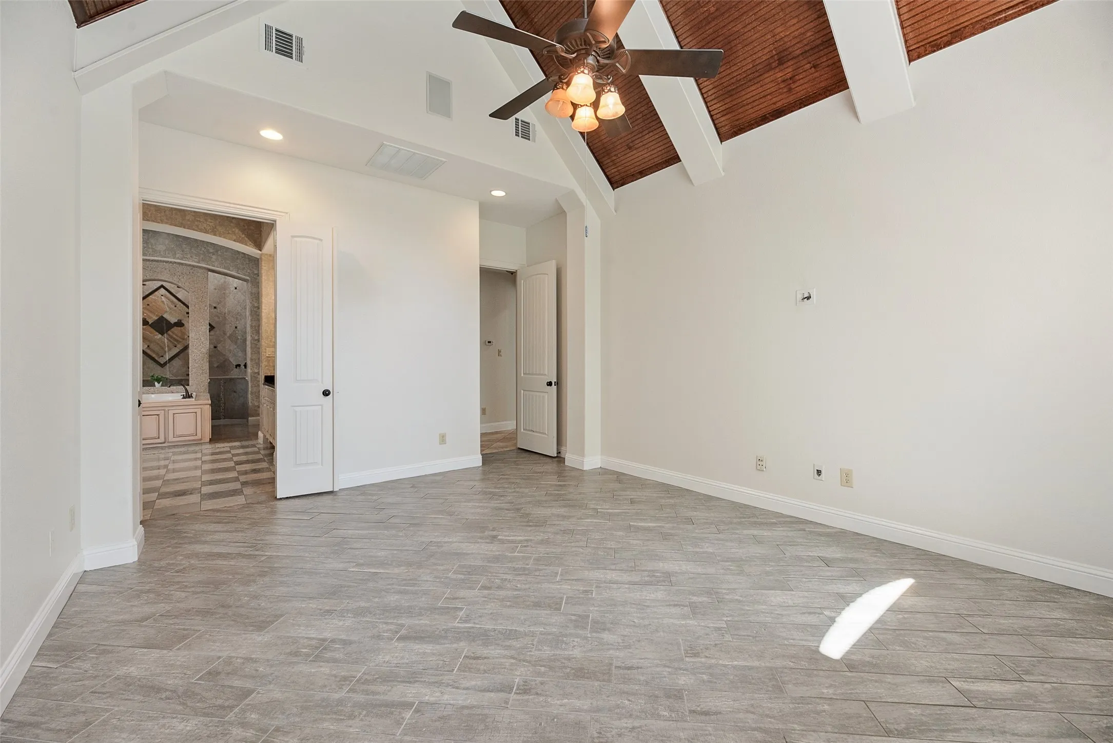 Single Family Residence For Sale in Tarrant County , 409 Silverado Trail, Keller, Texas 76248, 4 Bedroom, 5 Bathroom, 2 Garage spaces, 5,153 Sqft, built in 2007, mls#21374744, Real Estate Agent in Keller, Homes For Sale in Tarrant county, Homes For Sale in Keller, Realtor in Keller Texas, Real Estate Brokerage Independent Realty Texas, Luminita Cordes Realtor