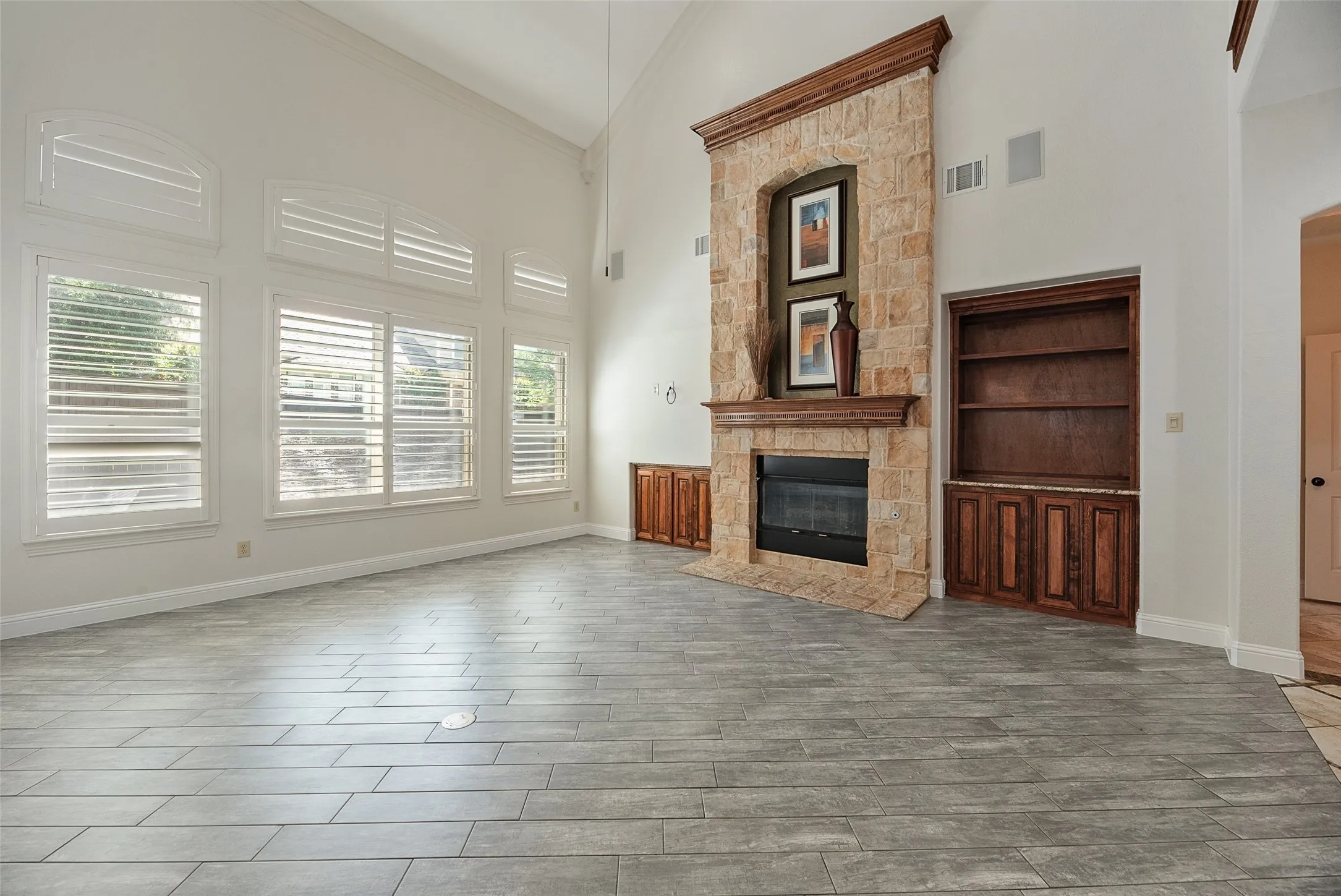 Single Family Residence For Sale in Tarrant County , 409 Silverado Trail, Keller, Texas 76248, 4 Bedroom, 5 Bathroom, 2 Garage spaces, 5,153 Sqft, built in 2007, mls#21374744, Real Estate Agent in Keller, Homes For Sale in Tarrant county, Homes For Sale in Keller, Realtor in Keller Texas, Real Estate Brokerage Independent Realty Texas, Luminita Cordes Realtor