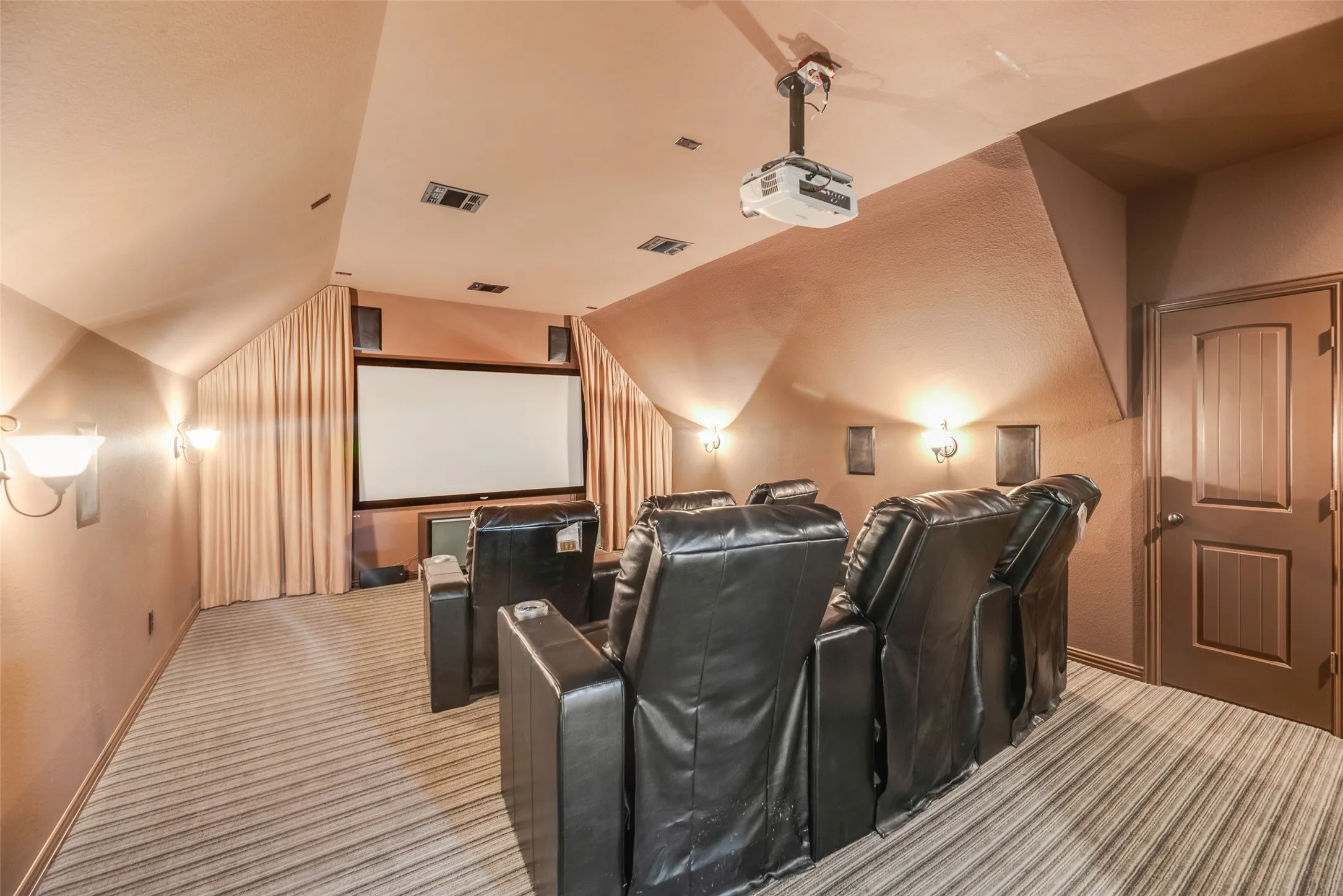 Single Family Residence For Sale in Tarrant County , 409 Silverado Trail, Keller, Texas 76248, 4 Bedroom, 5 Bathroom, 2 Garage spaces, 5,153 Sqft, built in 2007, mls#21374744, Real Estate Agent in Keller, Homes For Sale in Tarrant county, Homes For Sale in Keller, Realtor in Keller Texas, Real Estate Brokerage Independent Realty Texas, Luminita Cordes Realtor