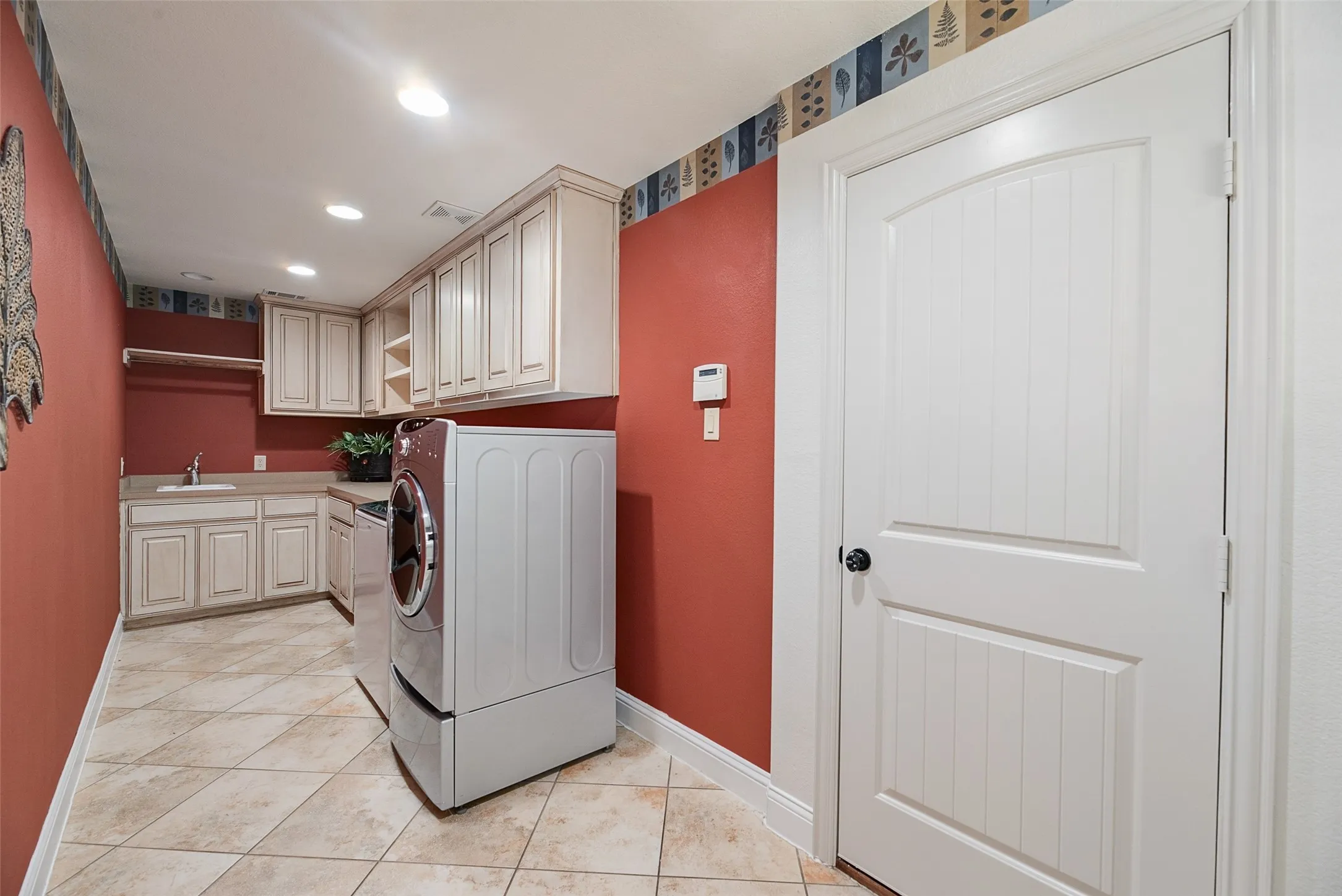 Single Family Residence For Sale in Tarrant County , 409 Silverado Trail, Keller, Texas 76248, 4 Bedroom, 5 Bathroom, 2 Garage spaces, 5,153 Sqft, built in 2007, mls#21374744, Real Estate Agent in Keller, Homes For Sale in Tarrant county, Homes For Sale in Keller, Realtor in Keller Texas, Real Estate Brokerage Independent Realty Texas, Luminita Cordes Realtor