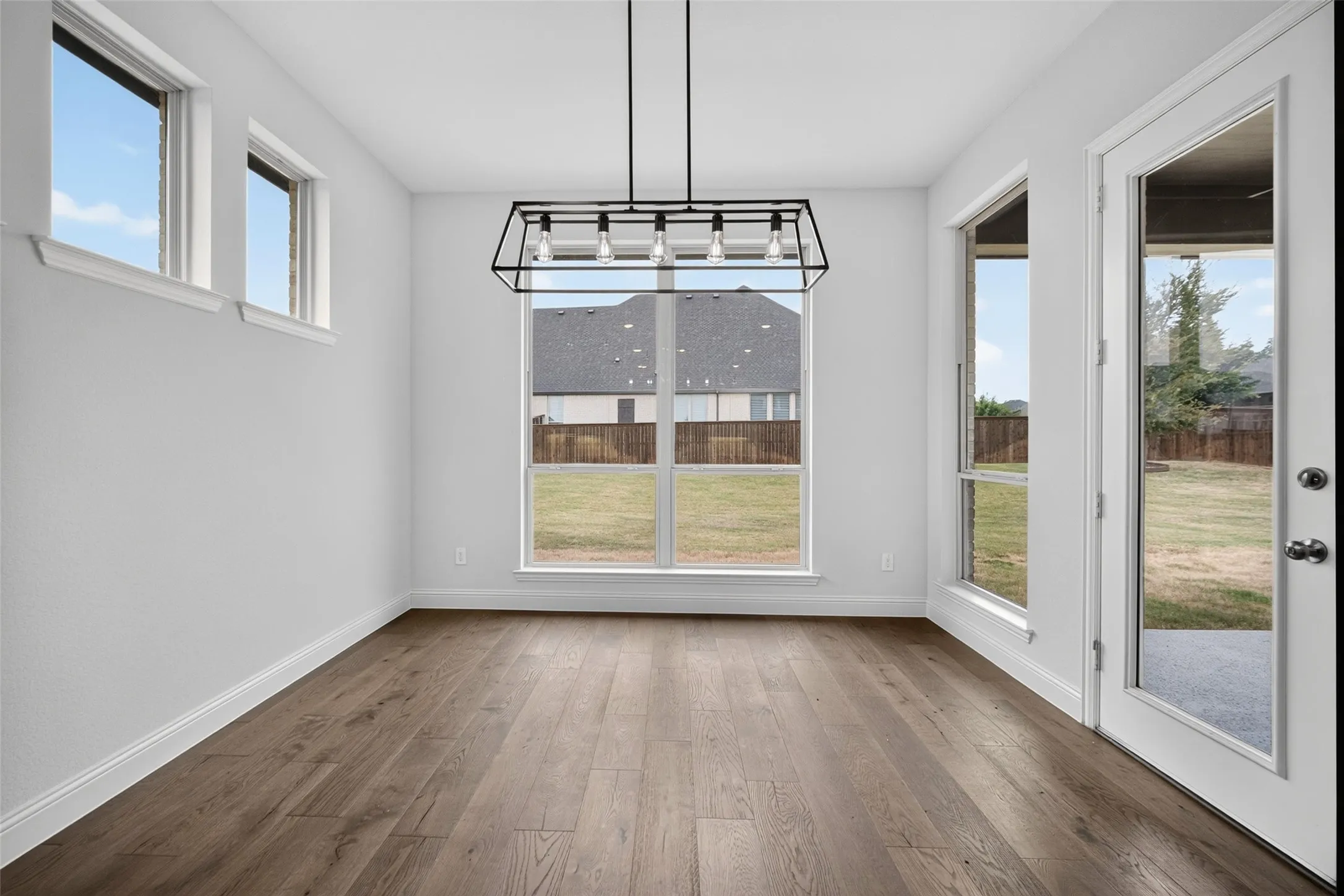 Single Family Residence For Sale in Johnson County , 1316 Limestone Ridge Road, Mansfield, Texas 76063, 4 Bedroom, 5 Bathroom, 3 Garage spaces, 4,063 Sqft, built in 2022, mls#21370106, Real Estate Agent in Mansfield, Homes For Sale in Johnson county, Homes For Sale in Mansfield, Realtor in Mansfield Texas, Real Estate Brokerage Independent Realty Texas, Luminita Cordes Realtor