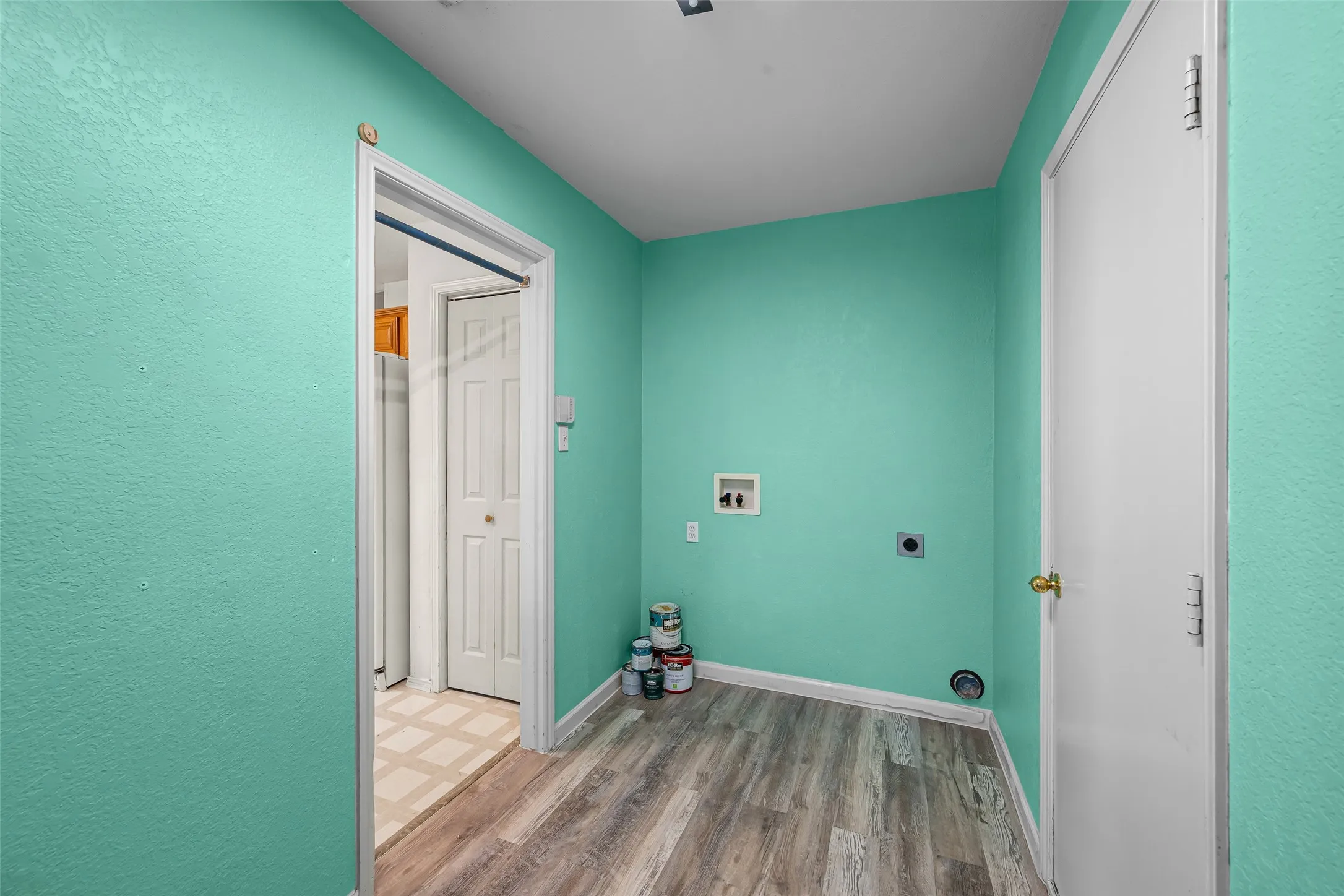 Single Family Residence For Sale in Tarrant County , 6014 Harwood Crossing Drive, Arlington, Texas 76018, 3 Bedroom, 2 Bathroom, 2 Garage spaces, 1,692 Sqft, built in 1999, mls#21374849, Real Estate Agent in Arlington, Homes For Sale in Tarrant county, Homes For Sale in Arlington, Realtor in Arlington Texas, Real Estate Brokerage Independent Realty Texas, Luminita Cordes Realtor
