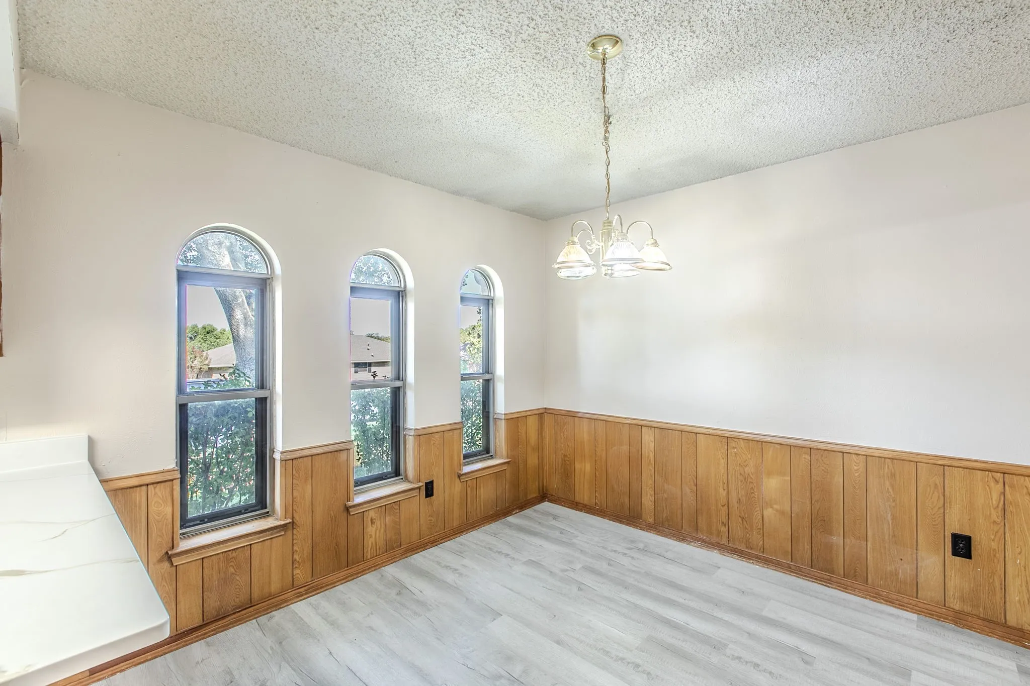 Single Family Residence For Sale in Dallas County , 528 Edmonds Way, De Soto, Texas 75115, 3 Bedroom, 2 Bathroom, 2 Garage spaces, 1,786 Sqft, built in 1978, mls#21376537, Real Estate Agent in De Soto, Homes For Sale in Dallas county, Homes For Sale in De Soto, Realtor in De Soto Texas, Real Estate Brokerage Independent Realty Texas, Luminita Cordes Realtor