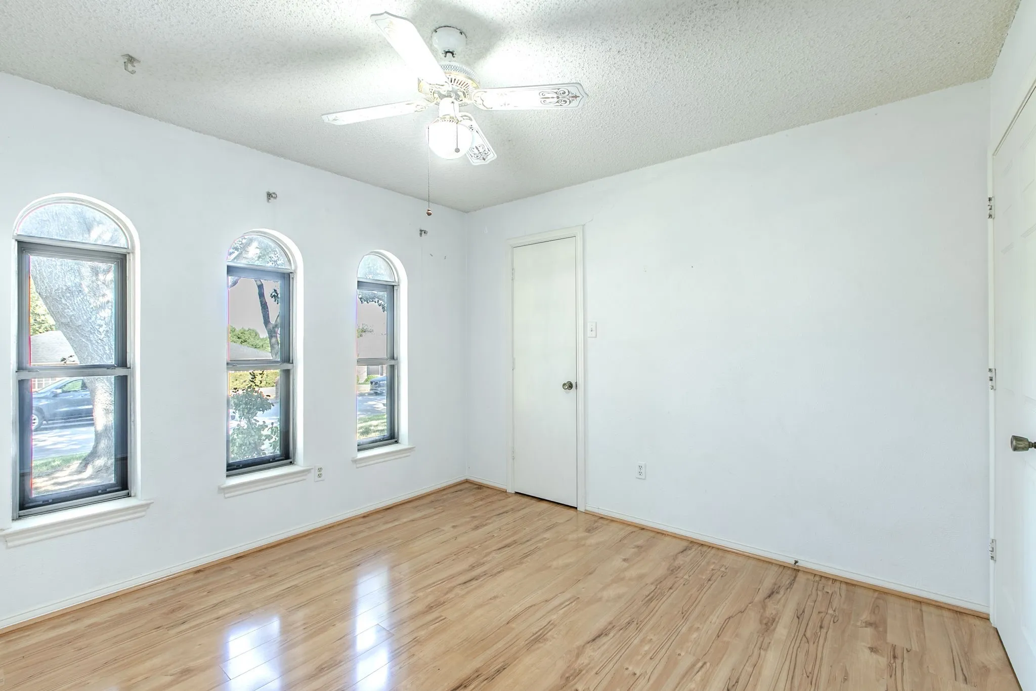 Single Family Residence For Sale in Dallas County , 528 Edmonds Way, De Soto, Texas 75115, 3 Bedroom, 2 Bathroom, 2 Garage spaces, 1,786 Sqft, built in 1978, mls#21376537, Real Estate Agent in De Soto, Homes For Sale in Dallas county, Homes For Sale in De Soto, Realtor in De Soto Texas, Real Estate Brokerage Independent Realty Texas, Luminita Cordes Realtor