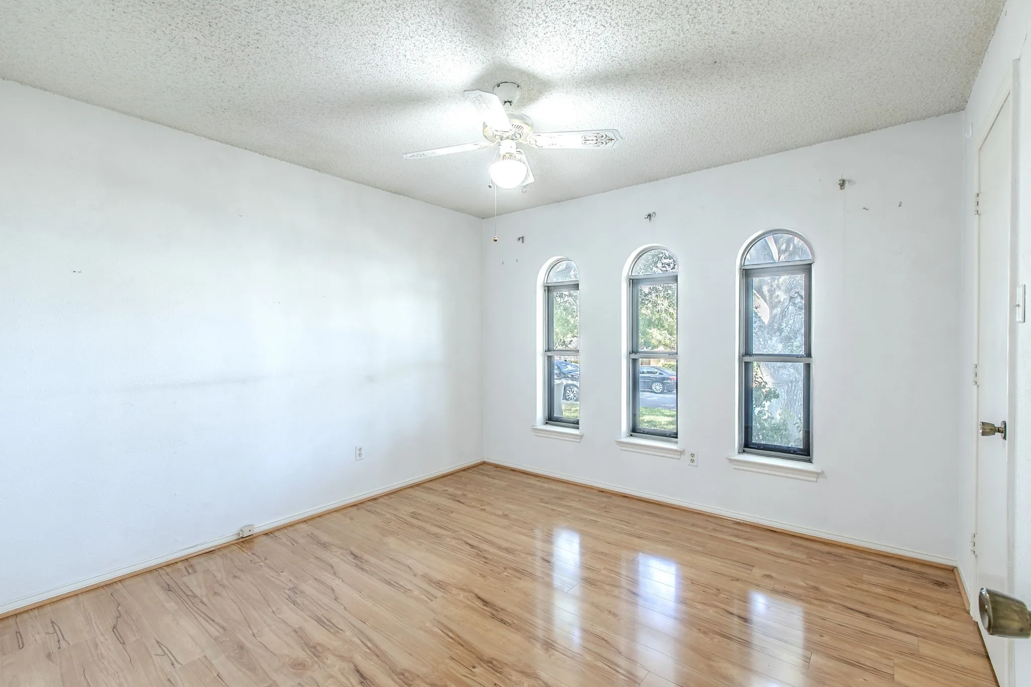 Single Family Residence For Sale in Dallas County , 528 Edmonds Way, De Soto, Texas 75115, 3 Bedroom, 2 Bathroom, 2 Garage spaces, 1,786 Sqft, built in 1978, mls#21376537, Real Estate Agent in De Soto, Homes For Sale in Dallas county, Homes For Sale in De Soto, Realtor in De Soto Texas, Real Estate Brokerage Independent Realty Texas, Luminita Cordes Realtor