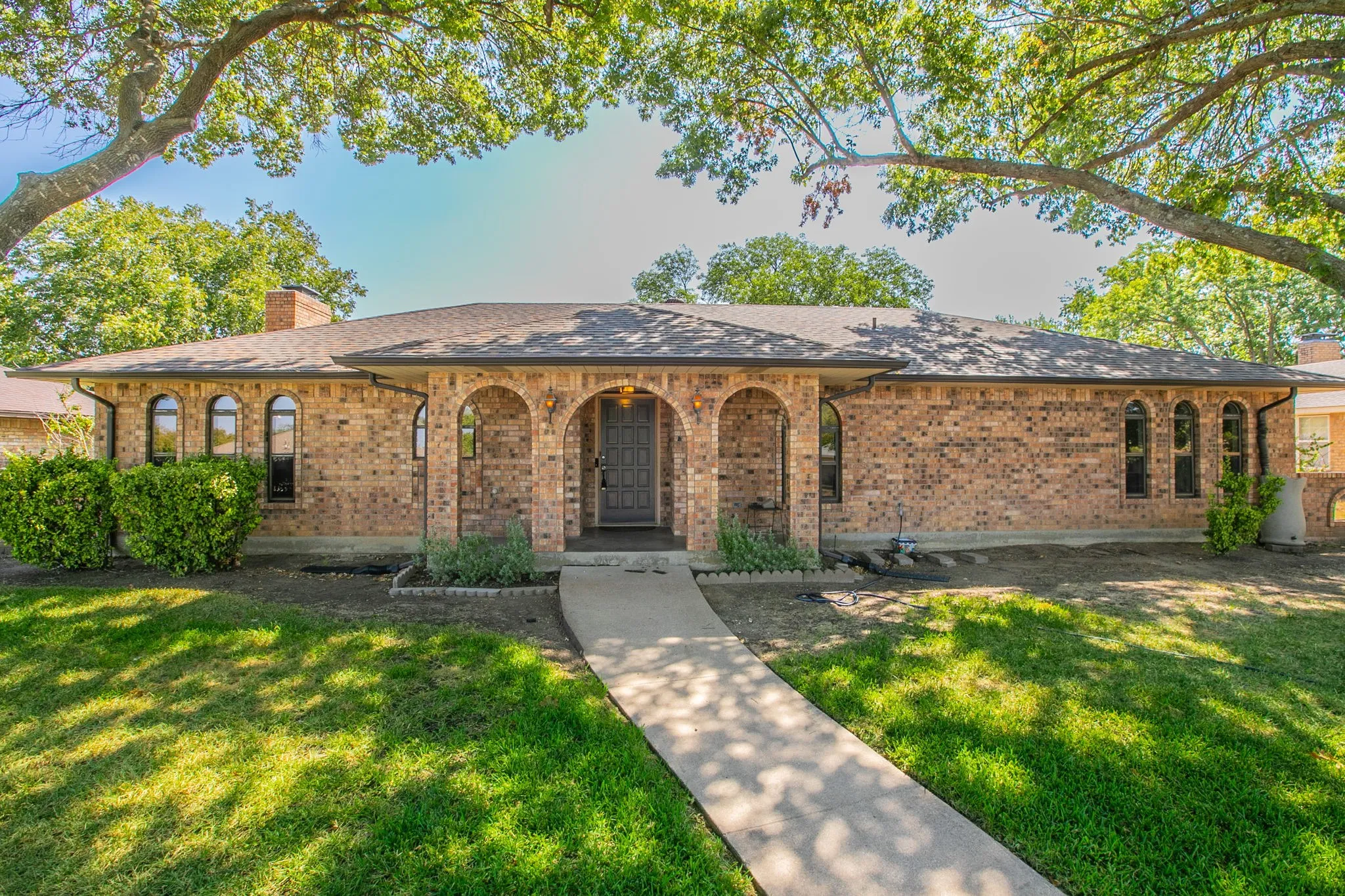 Single Family Residence For Sale in Dallas County , 528 Edmonds Way, De Soto, Texas 75115, 3 Bedroom, 2 Bathroom, 2 Garage spaces, 1,786 Sqft, built in 1978, mls#21376537, Real Estate Agent in De Soto, Homes For Sale in Dallas county, Homes For Sale in De Soto, Realtor in De Soto Texas, Real Estate Brokerage Independent Realty Texas, Luminita Cordes Realtor