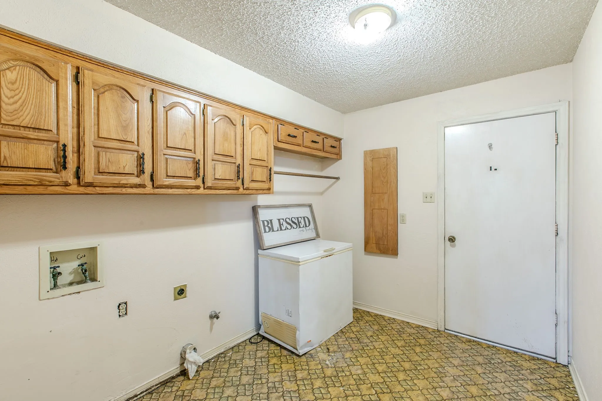 Single Family Residence For Sale in Dallas County , 528 Edmonds Way, De Soto, Texas 75115, 3 Bedroom, 2 Bathroom, 2 Garage spaces, 1,786 Sqft, built in 1978, mls#21376537, Real Estate Agent in De Soto, Homes For Sale in Dallas county, Homes For Sale in De Soto, Realtor in De Soto Texas, Real Estate Brokerage Independent Realty Texas, Luminita Cordes Realtor