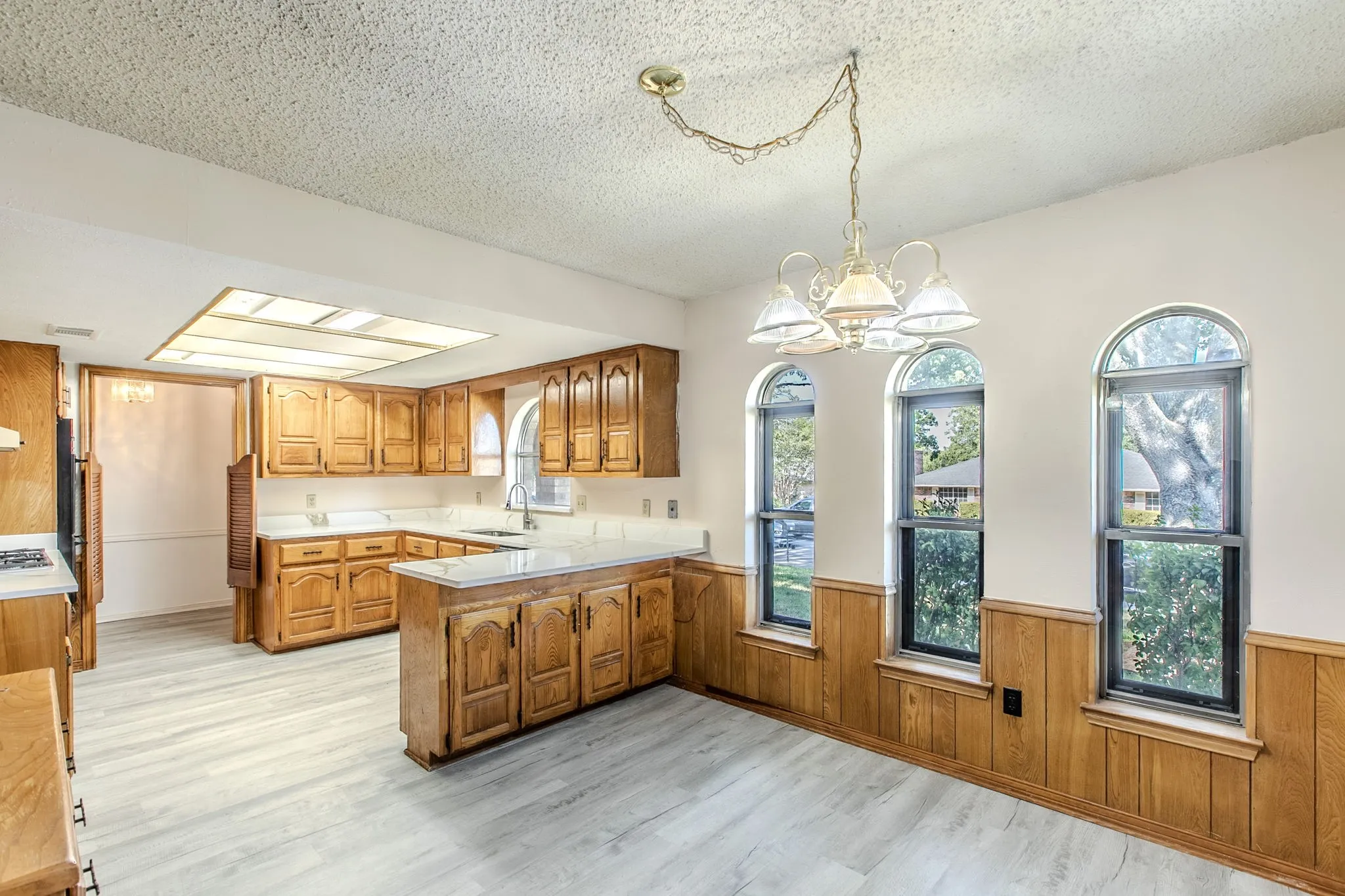 Single Family Residence For Sale in Dallas County , 528 Edmonds Way, De Soto, Texas 75115, 3 Bedroom, 2 Bathroom, 2 Garage spaces, 1,786 Sqft, built in 1978, mls#21376537, Real Estate Agent in De Soto, Homes For Sale in Dallas county, Homes For Sale in De Soto, Realtor in De Soto Texas, Real Estate Brokerage Independent Realty Texas, Luminita Cordes Realtor