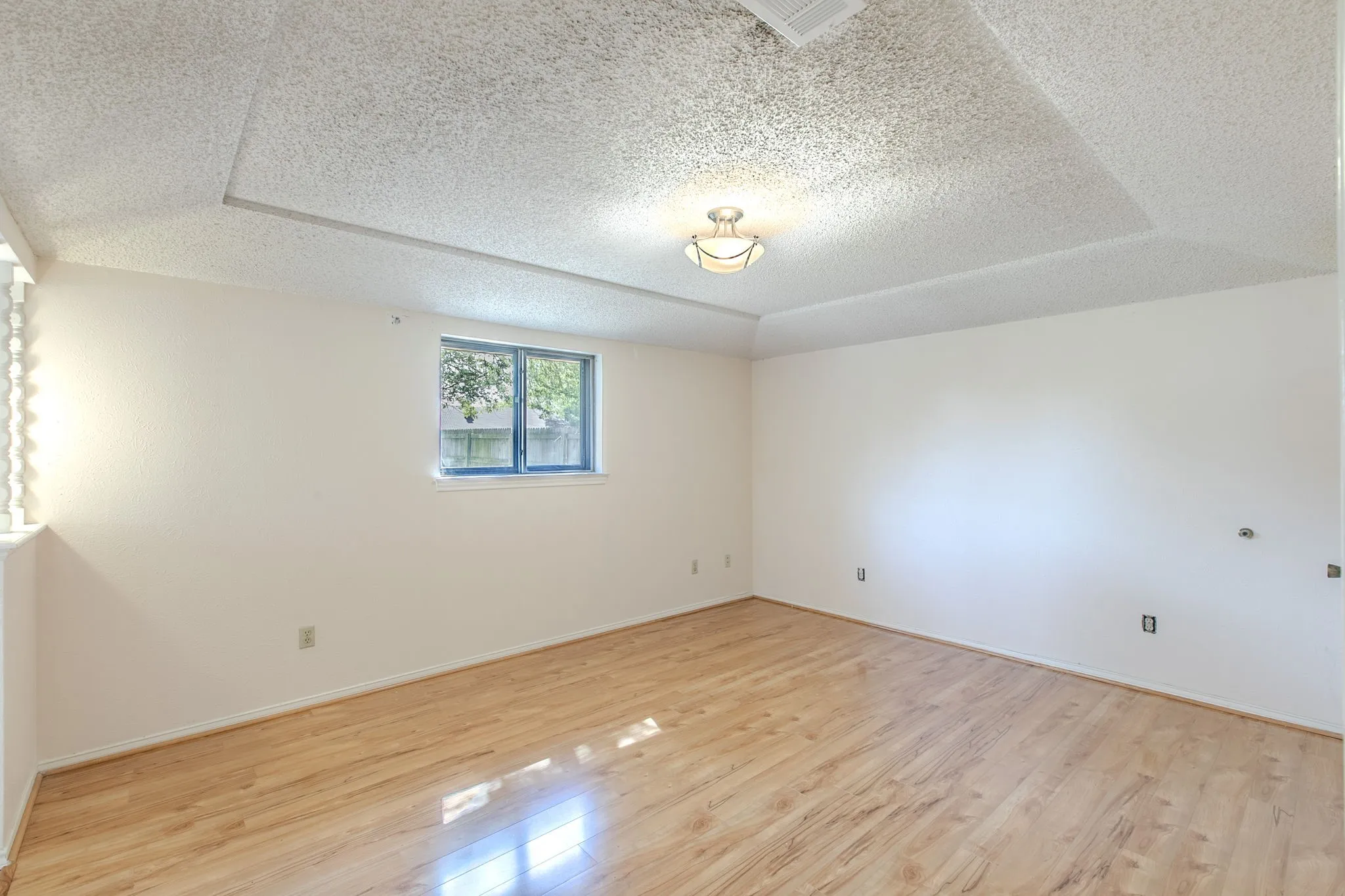 Single Family Residence For Sale in Dallas County , 528 Edmonds Way, De Soto, Texas 75115, 3 Bedroom, 2 Bathroom, 2 Garage spaces, 1,786 Sqft, built in 1978, mls#21376537, Real Estate Agent in De Soto, Homes For Sale in Dallas county, Homes For Sale in De Soto, Realtor in De Soto Texas, Real Estate Brokerage Independent Realty Texas, Luminita Cordes Realtor