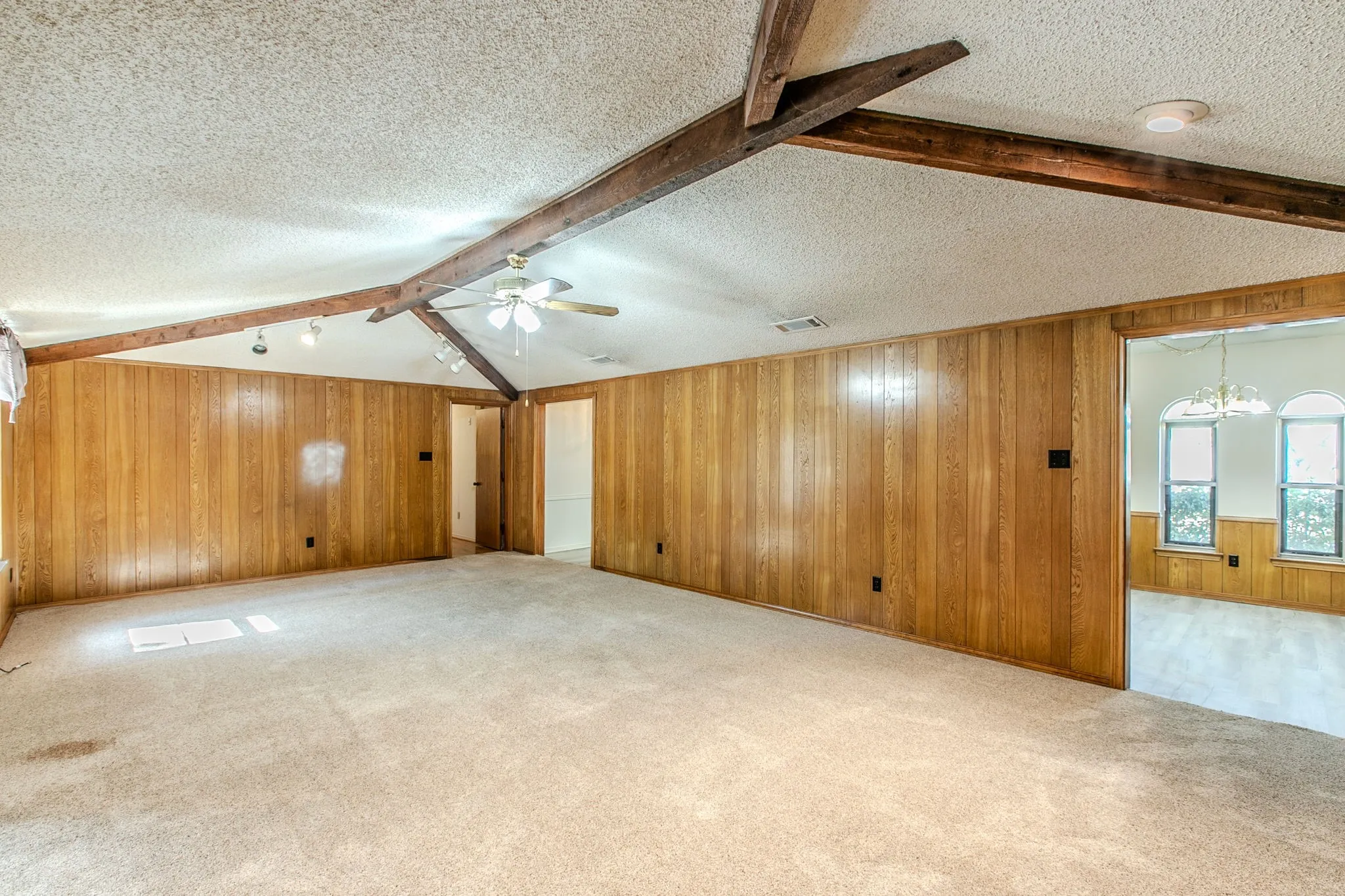 Single Family Residence For Sale in Dallas County , 528 Edmonds Way, De Soto, Texas 75115, 3 Bedroom, 2 Bathroom, 2 Garage spaces, 1,786 Sqft, built in 1978, mls#21376537, Real Estate Agent in De Soto, Homes For Sale in Dallas county, Homes For Sale in De Soto, Realtor in De Soto Texas, Real Estate Brokerage Independent Realty Texas, Luminita Cordes Realtor
