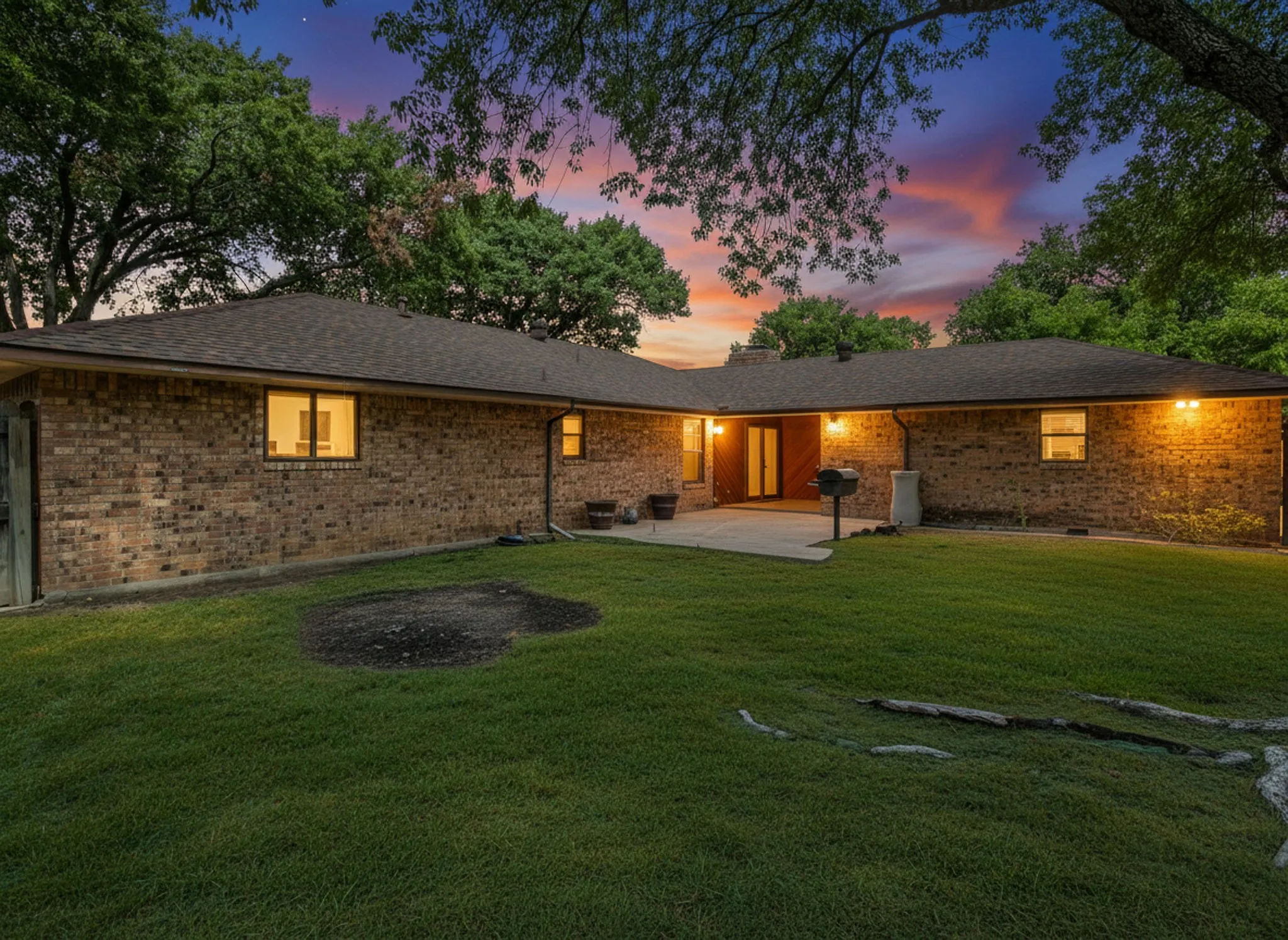 Single Family Residence For Sale in Dallas County , 528 Edmonds Way, De Soto, Texas 75115, 3 Bedroom, 2 Bathroom, 2 Garage spaces, 1,786 Sqft, built in 1978, mls#21376537, Real Estate Agent in De Soto, Homes For Sale in Dallas county, Homes For Sale in De Soto, Realtor in De Soto Texas, Real Estate Brokerage Independent Realty Texas, Luminita Cordes Realtor