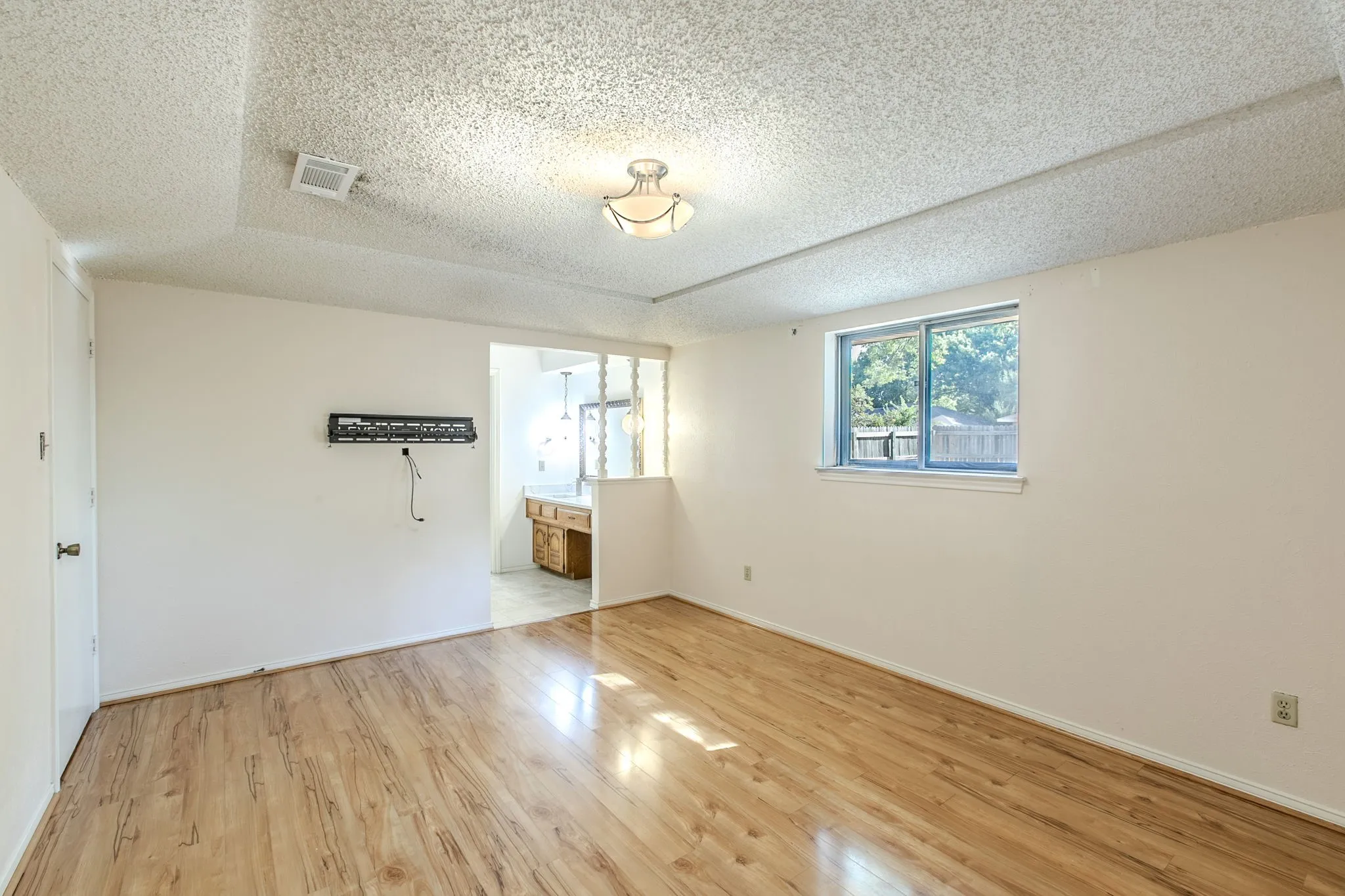 Single Family Residence For Sale in Dallas County , 528 Edmonds Way, De Soto, Texas 75115, 3 Bedroom, 2 Bathroom, 2 Garage spaces, 1,786 Sqft, built in 1978, mls#21376537, Real Estate Agent in De Soto, Homes For Sale in Dallas county, Homes For Sale in De Soto, Realtor in De Soto Texas, Real Estate Brokerage Independent Realty Texas, Luminita Cordes Realtor