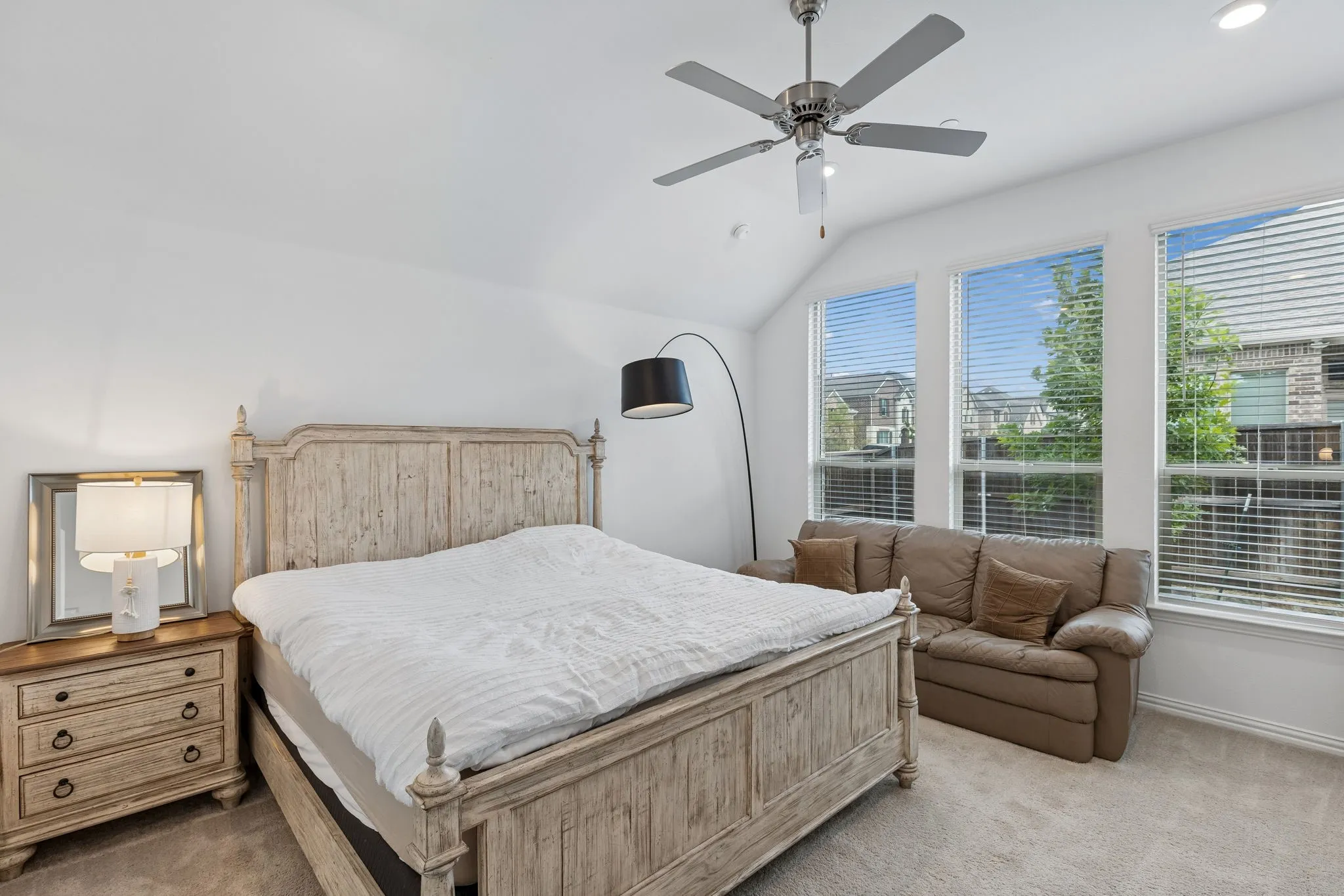 Single Family Residence For Sale in Denton County , 2003 Creekvista Drive, Lewisville, Texas 75056, 4 Bedroom, 3 Bathroom, 2 Garage spaces, 2,371 Sqft, built in 2021, mls#21374993, Real Estate Agent in Lewisville, Homes For Sale in Denton county, Homes For Sale in Lewisville, Realtor in Lewisville Texas, Real Estate Brokerage Independent Realty Texas, Luminita Cordes Realtor