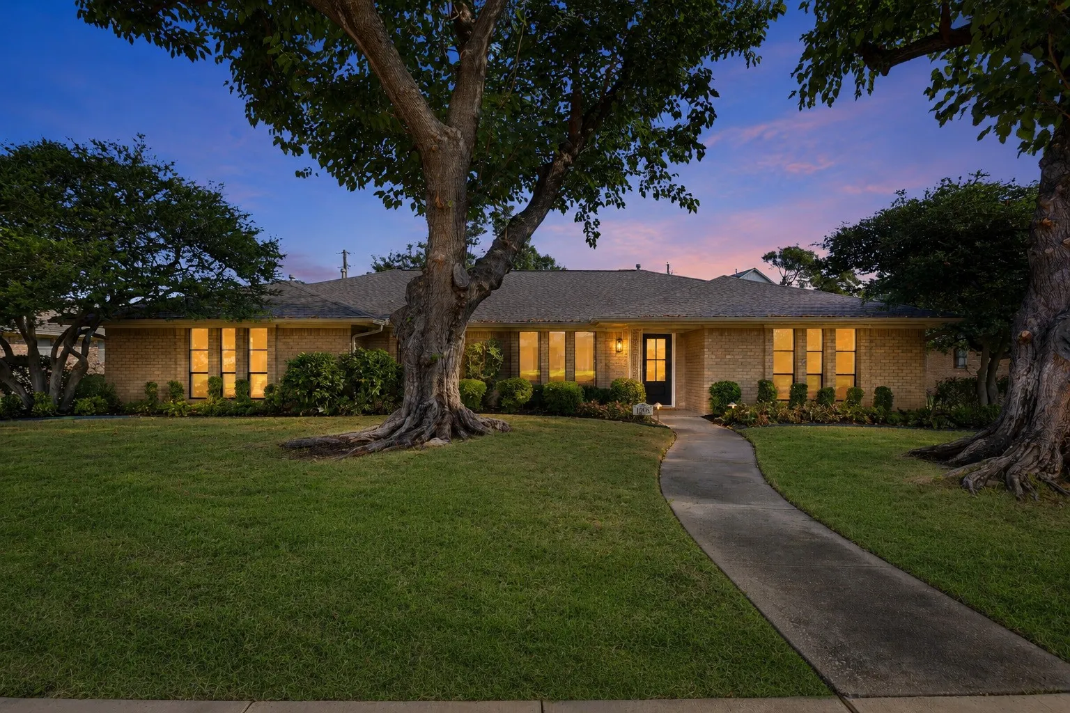Single Family Residence For Sale in Collin County , 1905 Midcrest Drive, Plano, Texas 75075, 4 Bedroom, 3 Bathroom, 2 Garage spaces, 2,244 Sqft, built in 1967, mls#21371868, Real Estate Agent in Plano, Homes For Sale in Collin county, Homes For Sale in Plano, Realtor in Plano Texas, Real Estate Brokerage Independent Realty Texas, Luminita Cordes Realtor