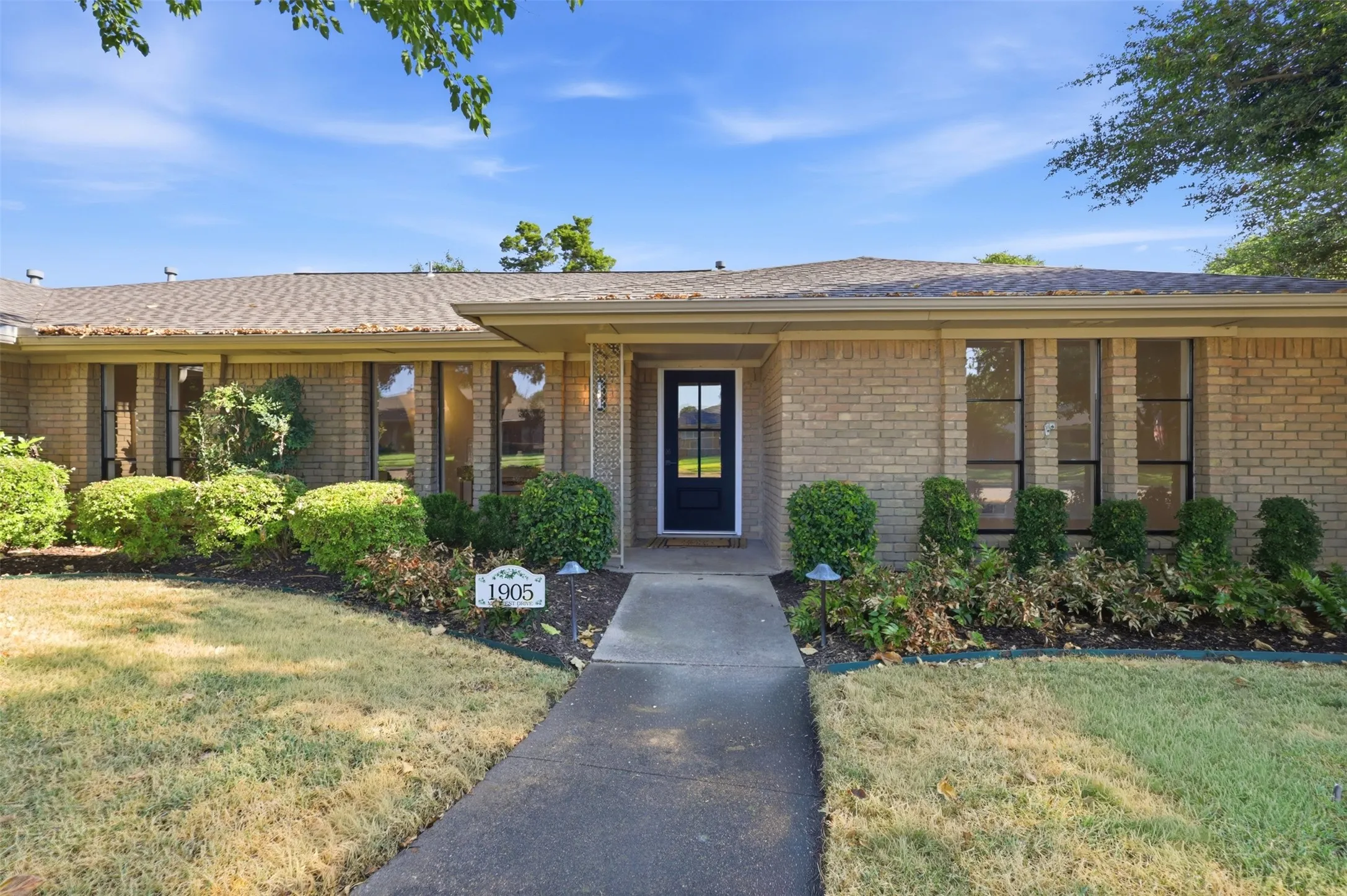 Single Family Residence For Sale in Collin County , 1905 Midcrest Drive, Plano, Texas 75075, 4 Bedroom, 3 Bathroom, 2 Garage spaces, 2,244 Sqft, built in 1967, mls#21371868, Real Estate Agent in Plano, Homes For Sale in Collin county, Homes For Sale in Plano, Realtor in Plano Texas, Real Estate Brokerage Independent Realty Texas, Luminita Cordes Realtor